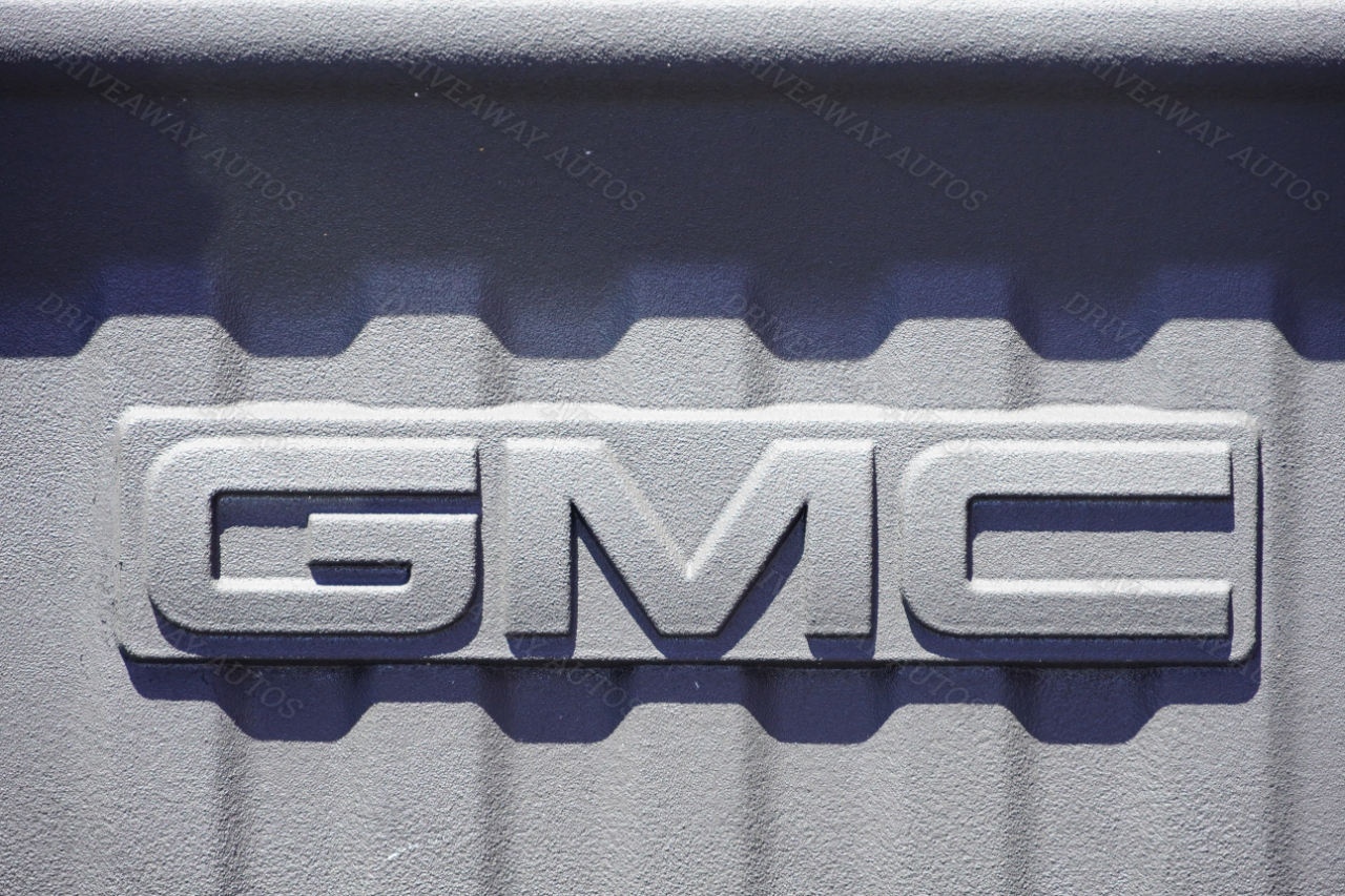 GMC Sierra 1500 4WD Crew Cab 147" SLT 2024 GMC Sierra 1500 4WD Crew Cab 147" SLT 2024