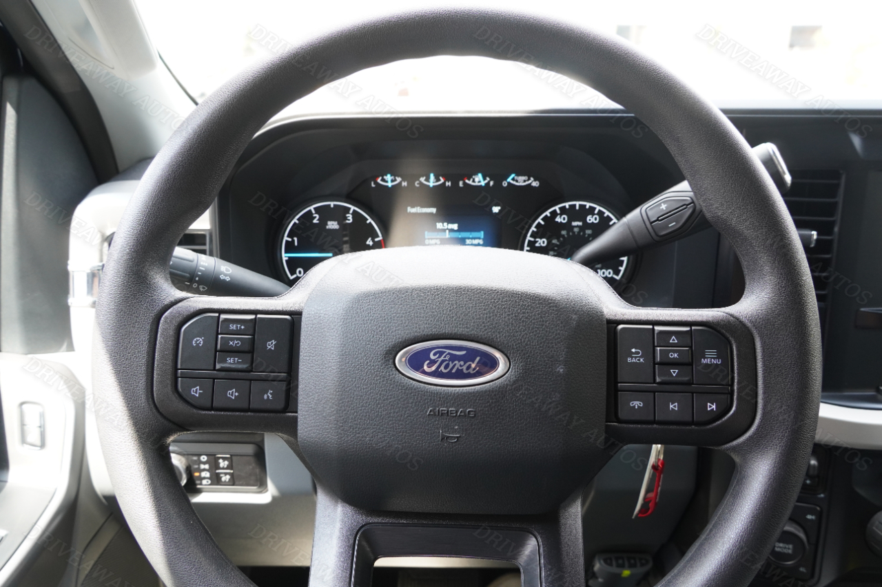 Ford Super Duty F-350 DRW XLT 4WD Crew Cab 8' Box 2025 Ford Super Duty F-350 DRW XLT 4WD Crew Cab 8' Box 2025