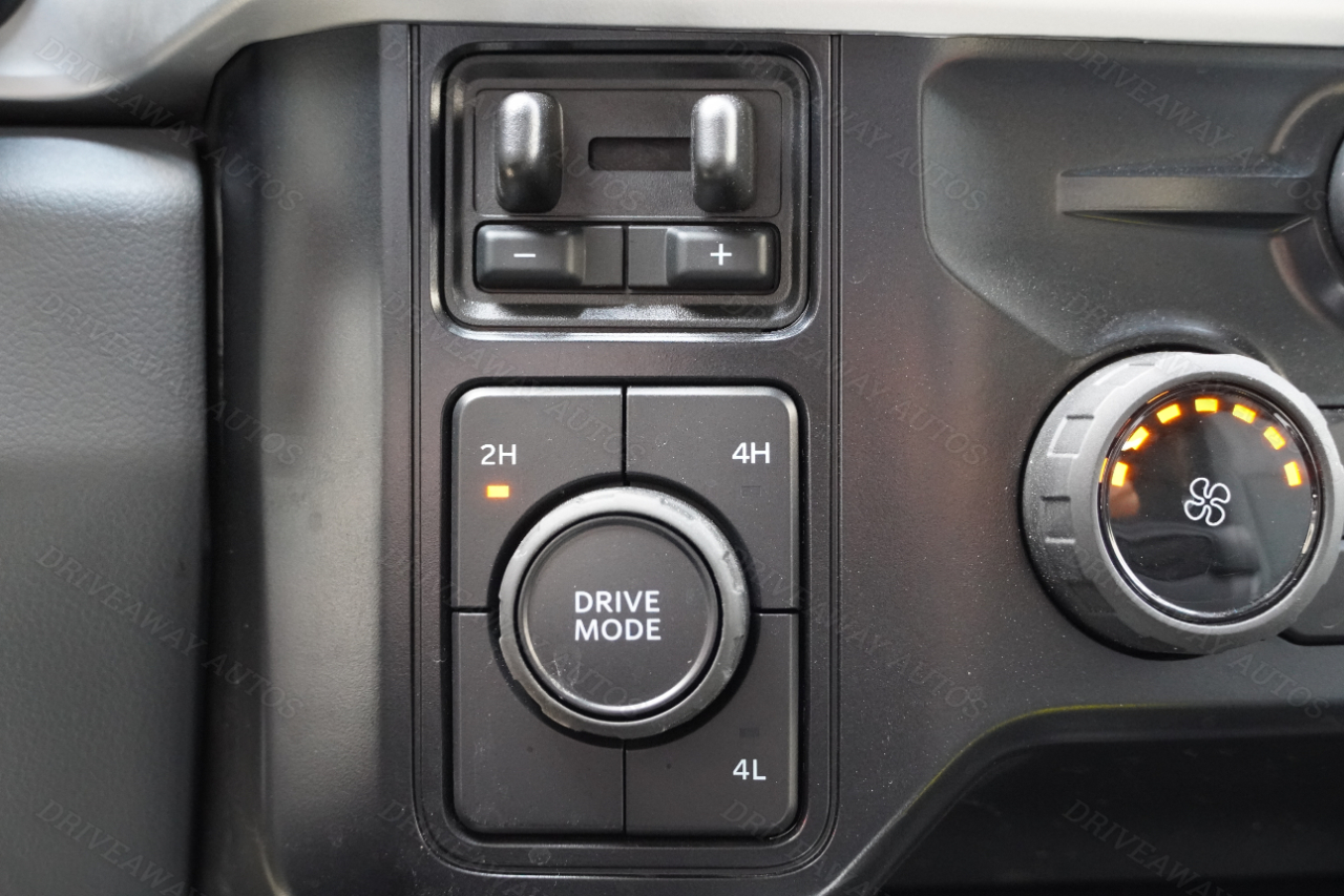 Ford Super Duty F-350 DRW XLT 4WD Crew Cab 8' Box 2025 Ford Super Duty F-350 DRW XLT 4WD Crew Cab 8' Box 2025