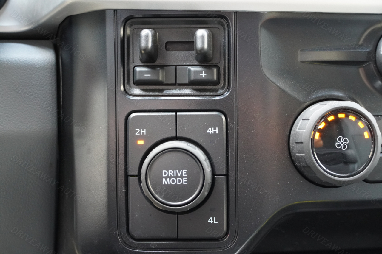 Ford Super Duty F-350 DRW XLT 4WD Crew Cab 8' Box 2025 Ford Super Duty F-350 DRW XLT 4WD Crew Cab 8' Box 2025