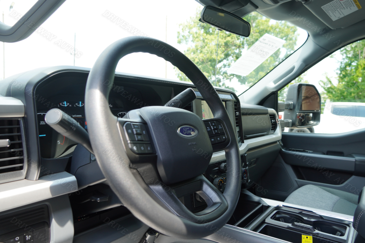 Ford Super Duty F-350 DRW XLT 4WD Crew Cab 8' Box 2025 Ford Super Duty F-350 DRW XLT 4WD Crew Cab 8' Box 2025