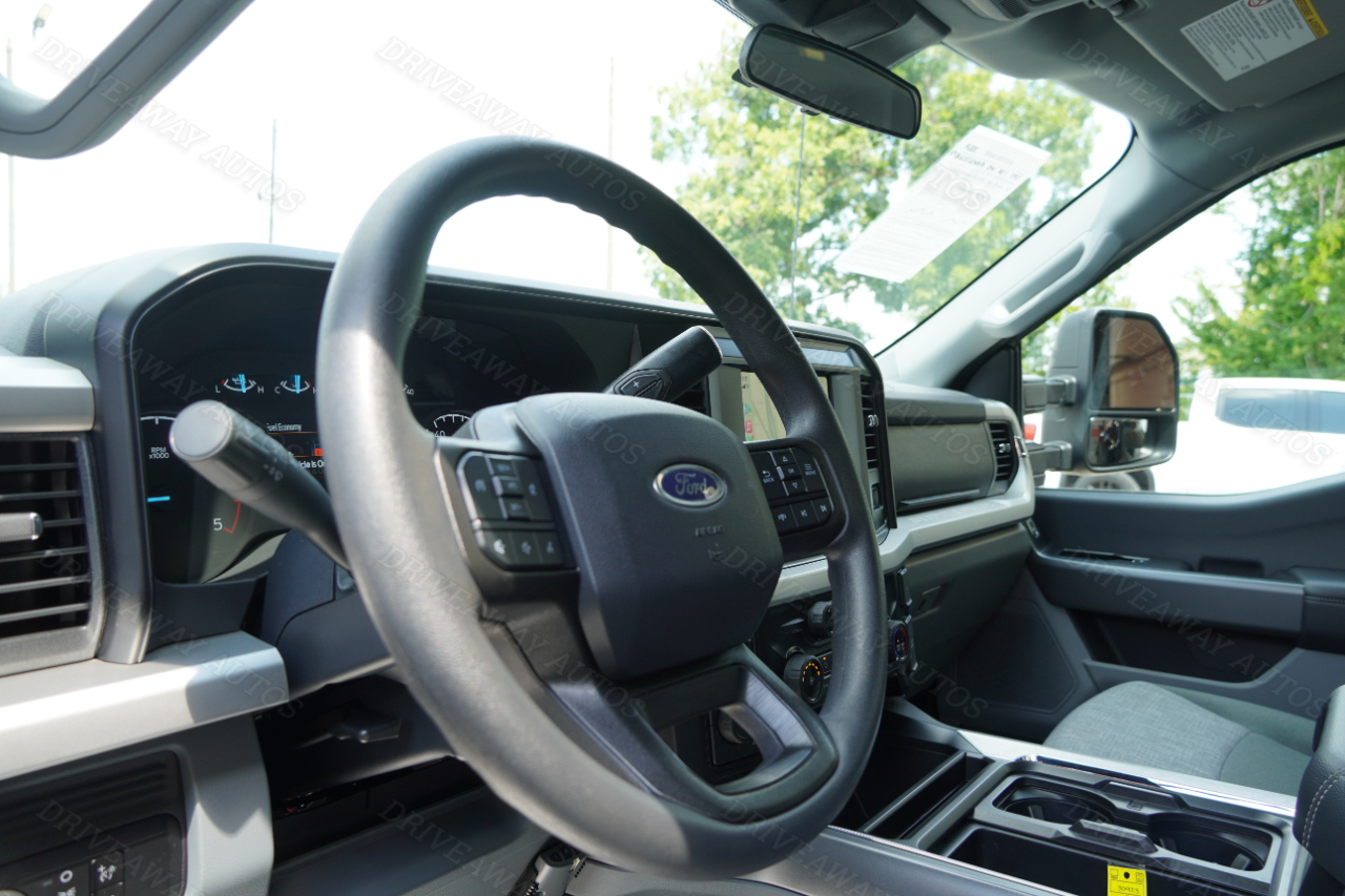 Ford Super Duty F-350 DRW XLT 4WD Crew Cab 8' Box 2025 Ford Super Duty F-350 DRW XLT 4WD Crew Cab 8' Box 2025