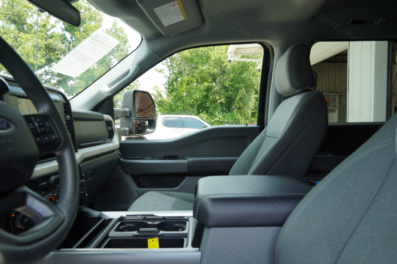 Ford Super Duty F-350 DRW XLT 4WD Crew Cab 8' Box 2025 Ford Super Duty F-350 DRW XLT 4WD Crew Cab 8' Box 2025