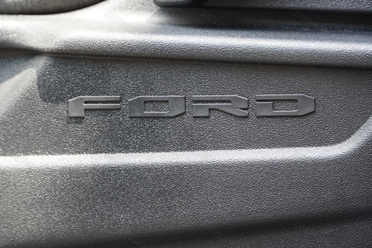 Ford Super Duty F-350 DRW XLT 4WD Crew Cab 8' Box 2025 Ford Super Duty F-350 DRW XLT 4WD Crew Cab 8' Box 2025