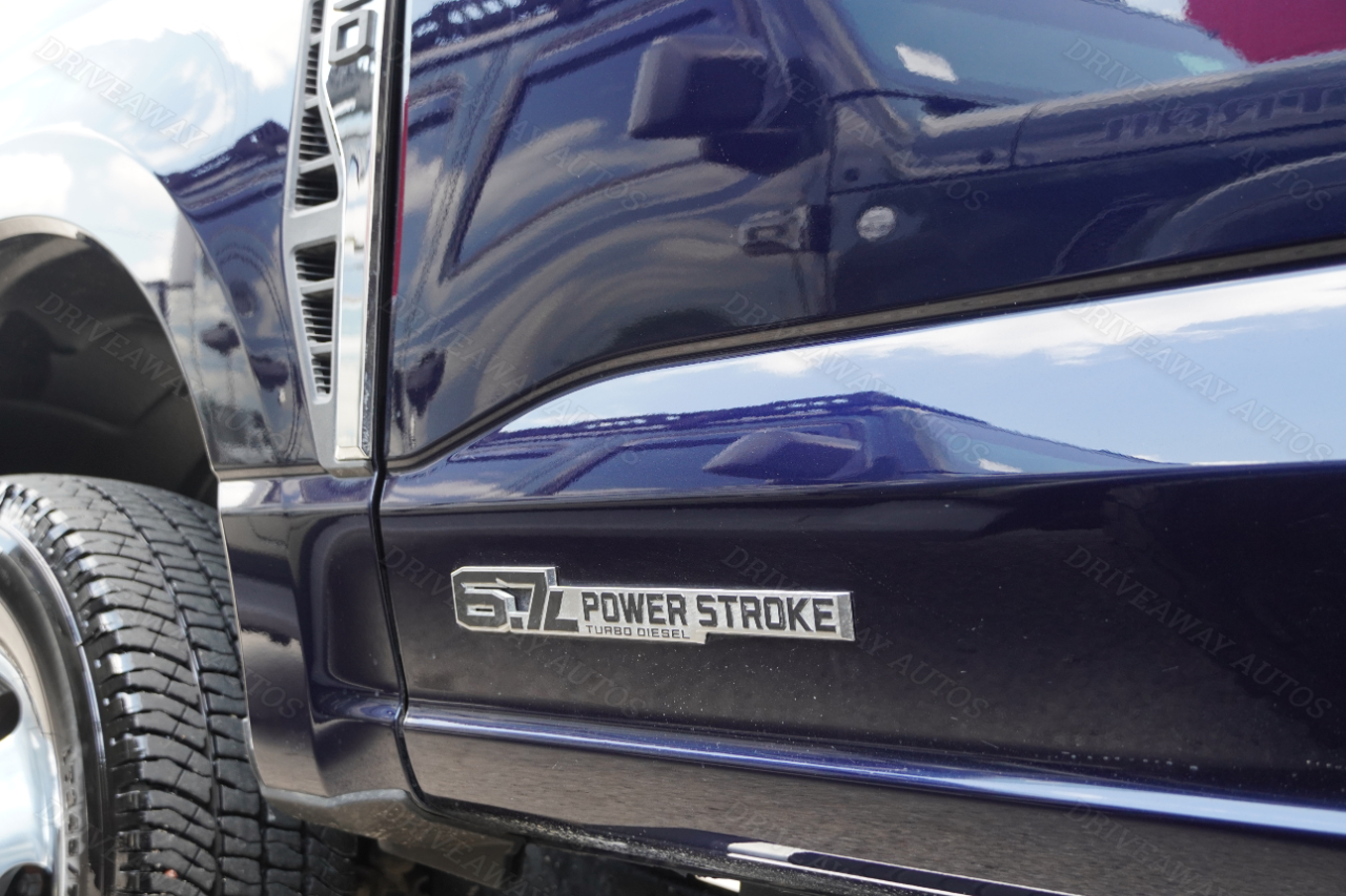 Ford Super Duty F-350 DRW XLT 4WD Crew Cab 8' Box 2025 Ford Super Duty F-350 DRW XLT 4WD Crew Cab 8' Box 2025