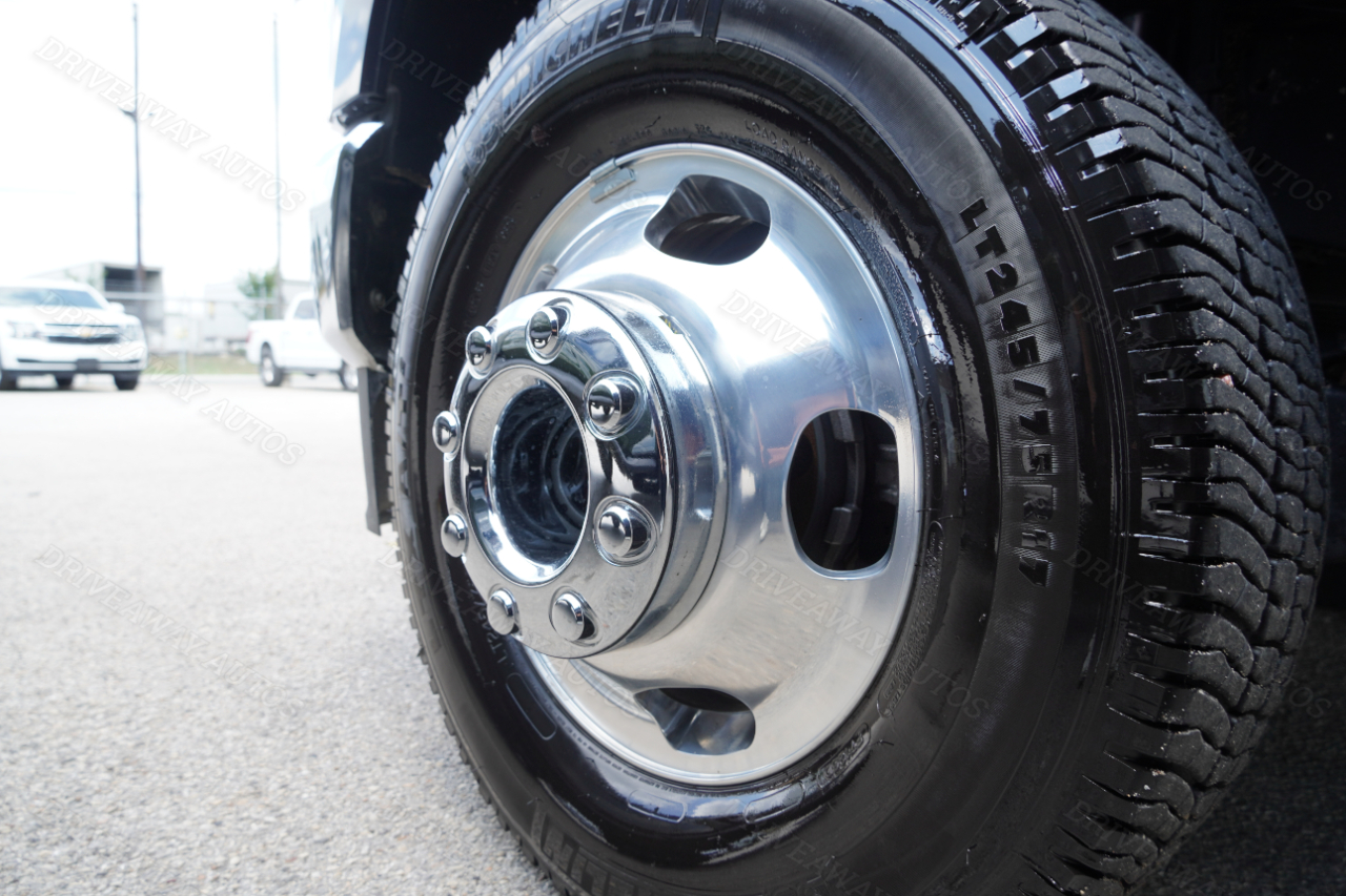 Ford Super Duty F-350 DRW XLT 4WD Crew Cab 8' Box 2025 Ford Super Duty F-350 DRW XLT 4WD Crew Cab 8' Box 2025