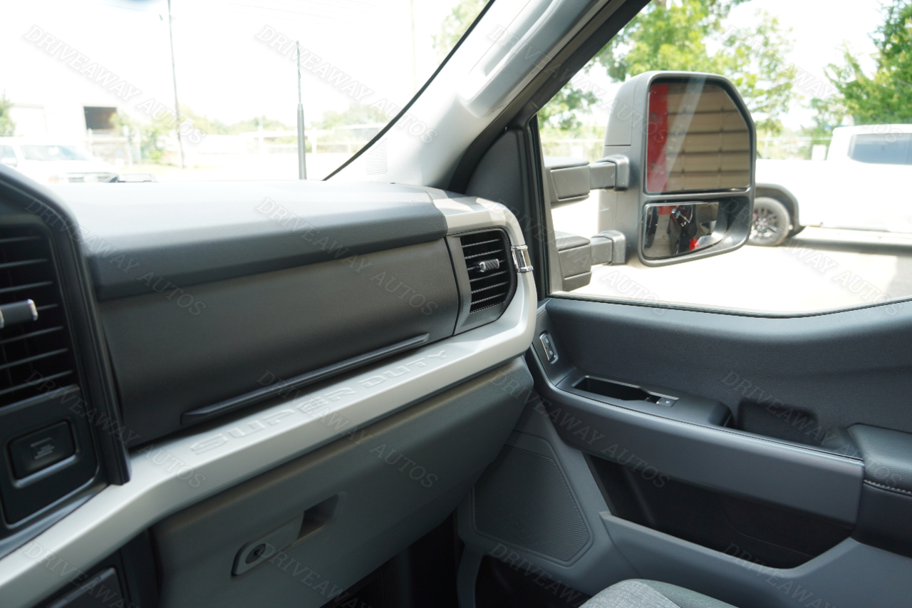 Ford Super Duty F-350 DRW XLT 4WD Crew Cab 8' Box 2025 Ford Super Duty F-350 DRW XLT 4WD Crew Cab 8' Box 2025