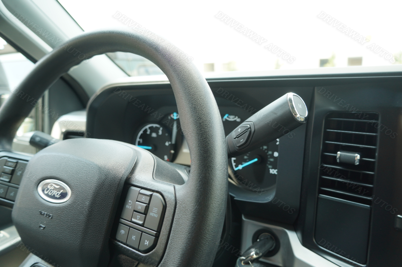 Ford Super Duty F-350 DRW XLT 4WD Crew Cab 8' Box 2025 Ford Super Duty F-350 DRW XLT 4WD Crew Cab 8' Box 2025