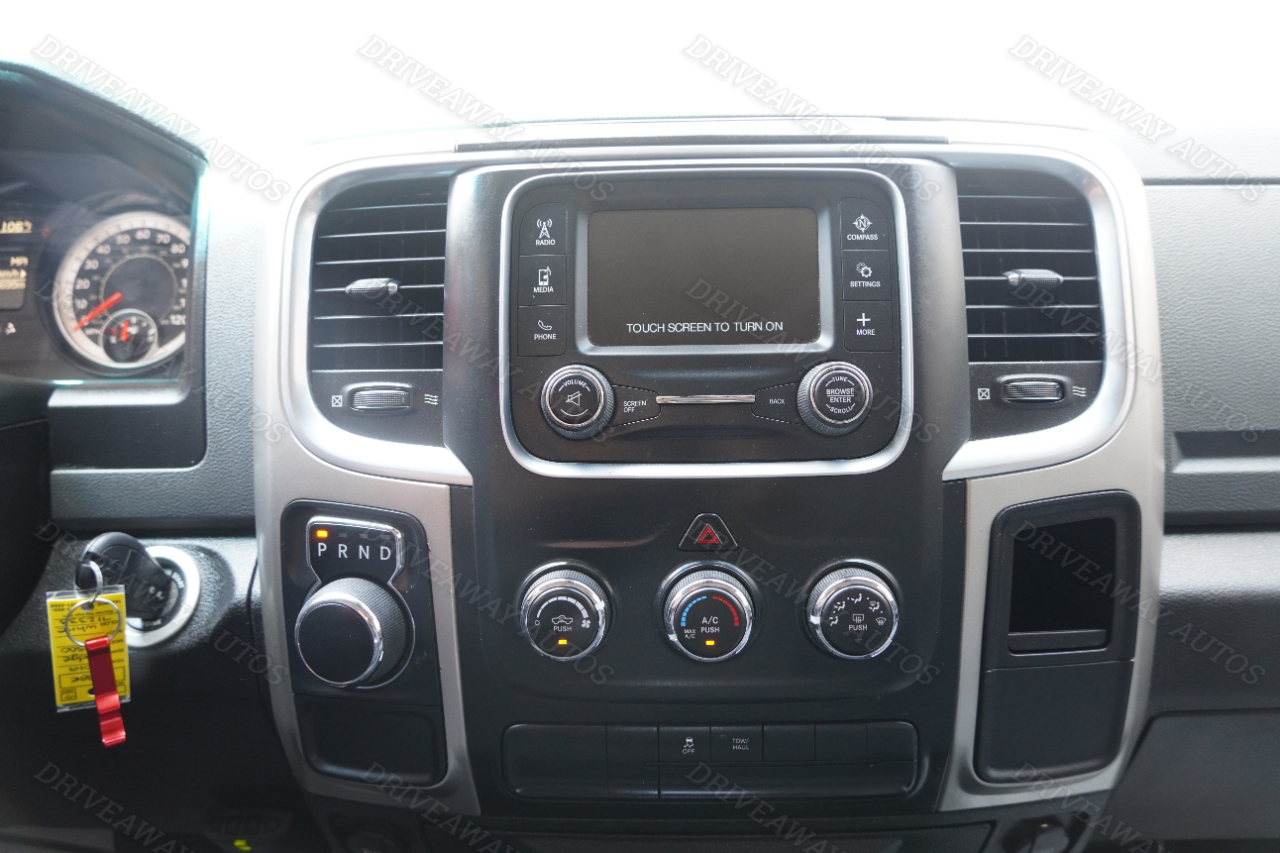 RAM 1500 Classic SLT 4x2 Crew Cab 6'4" Box 2019 RAM 1500 Classic SLT 4x2 Crew Cab 6'4" Box 2019