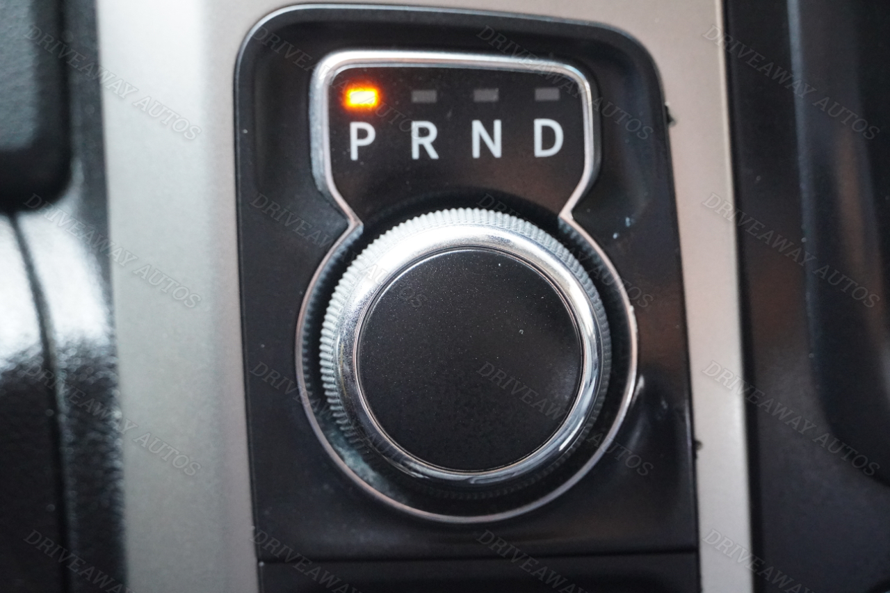 RAM 1500 Classic SLT 4x2 Crew Cab 6'4" Box 2019 RAM 1500 Classic SLT 4x2 Crew Cab 6'4" Box 2019