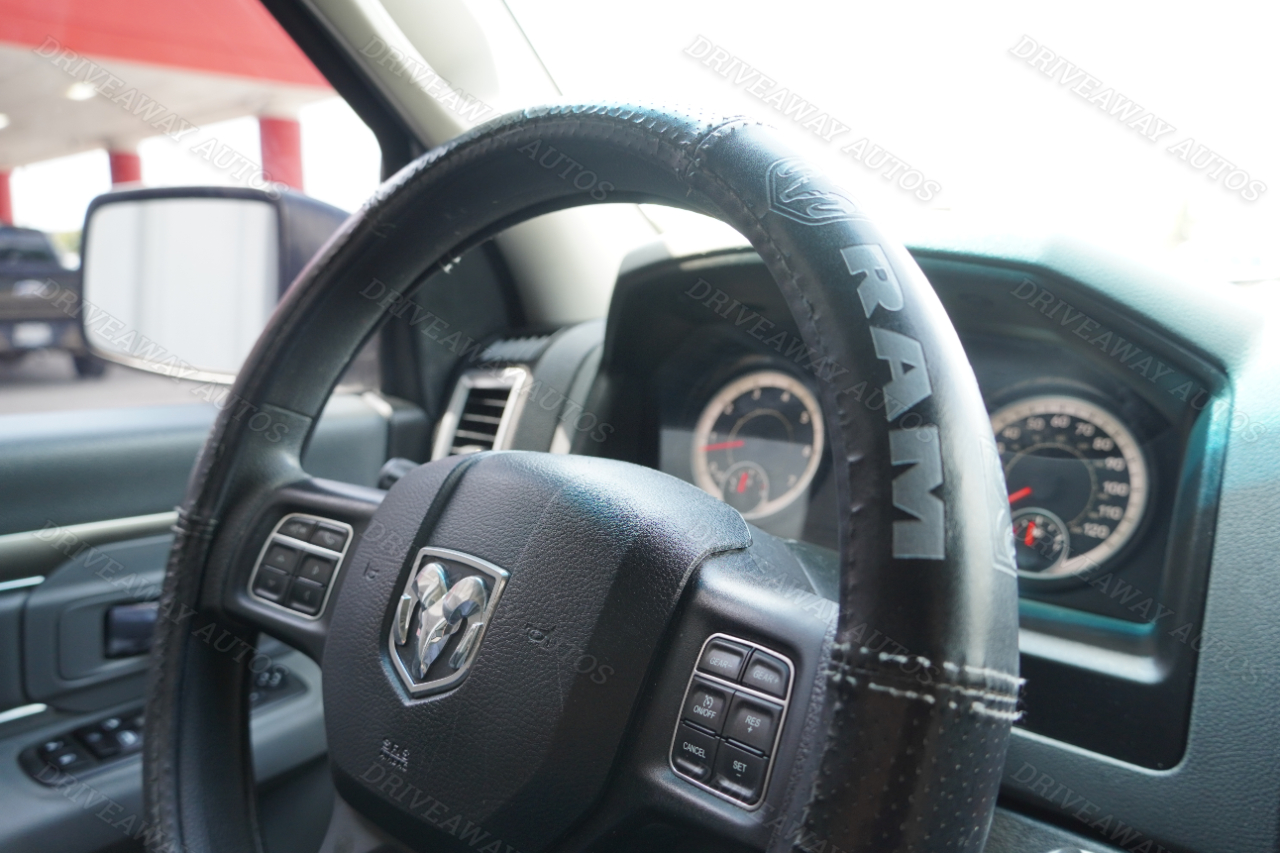 RAM 1500 Classic SLT 4x2 Crew Cab 6'4" Box 2019 RAM 1500 Classic SLT 4x2 Crew Cab 6'4" Box 2019