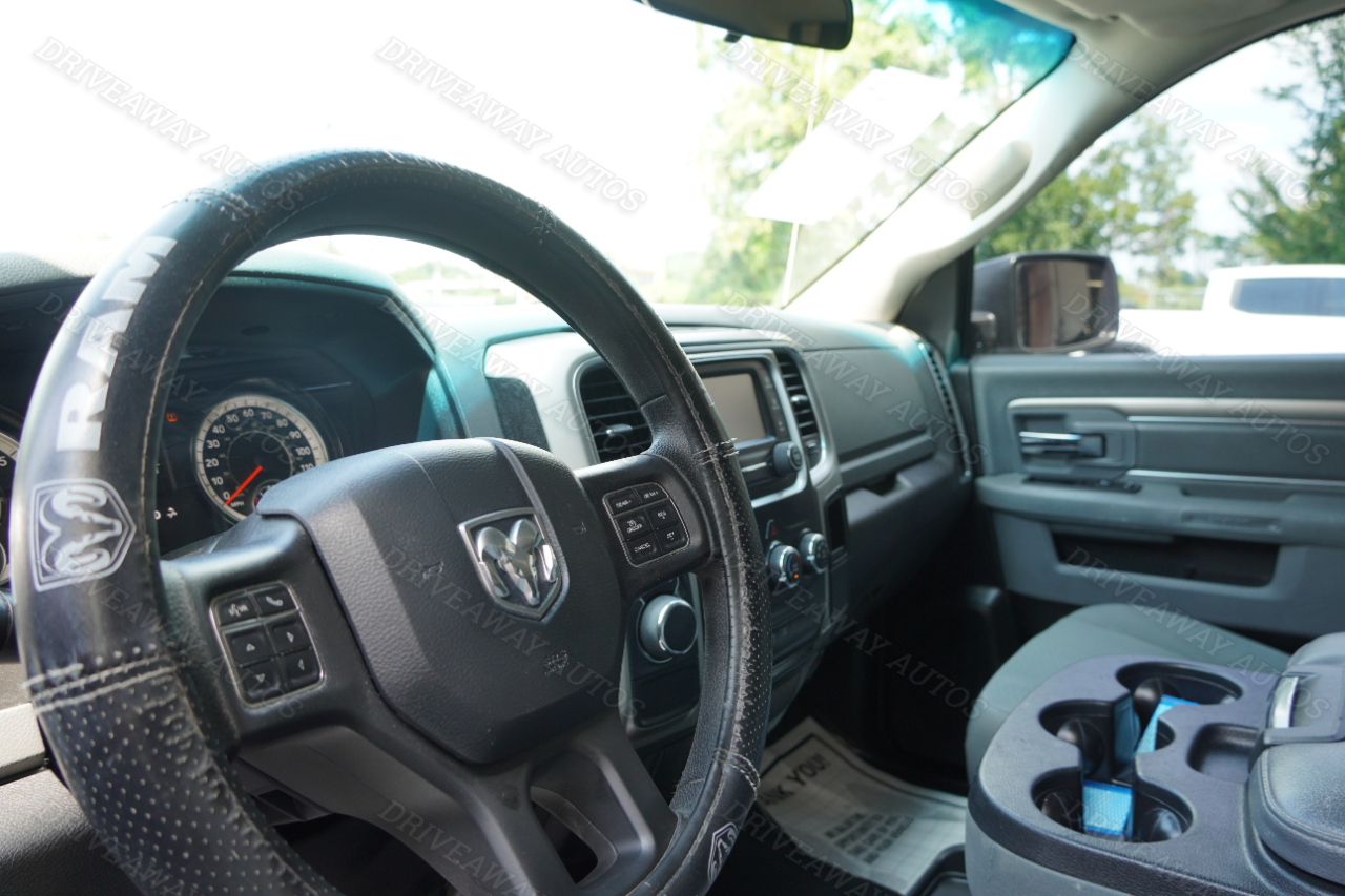 RAM 1500 Classic SLT 4x2 Crew Cab 6'4" Box 2019 RAM 1500 Classic SLT 4x2 Crew Cab 6'4" Box 2019