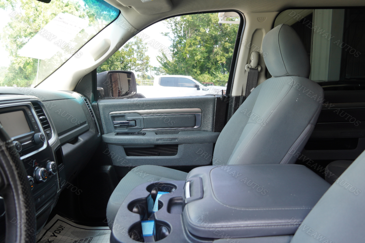 RAM 1500 Classic SLT 4x2 Crew Cab 6'4" Box 2019 RAM 1500 Classic SLT 4x2 Crew Cab 6'4" Box 2019