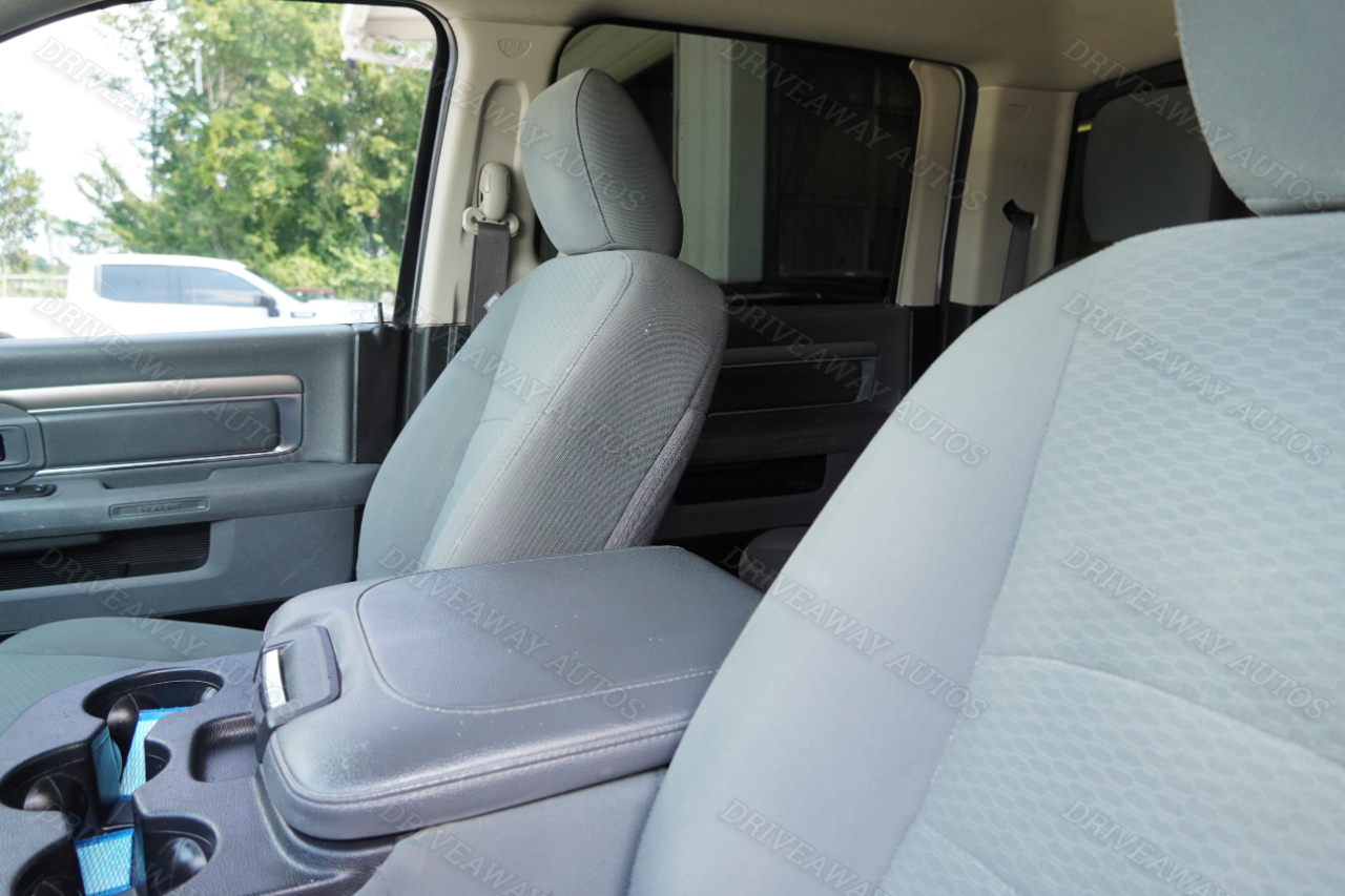 RAM 1500 Classic SLT 4x2 Crew Cab 6'4" Box 2019 RAM 1500 Classic SLT 4x2 Crew Cab 6'4" Box 2019