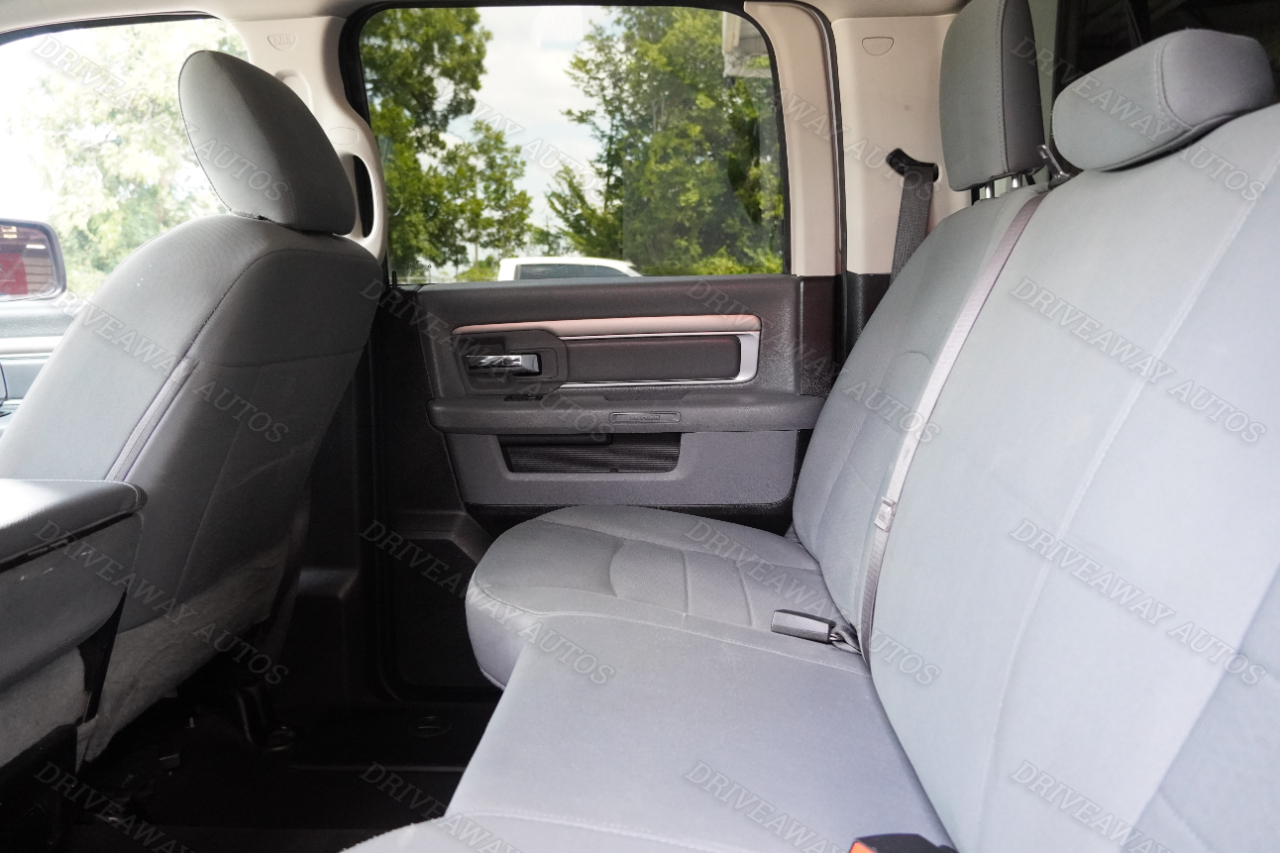 RAM 1500 Classic SLT 4x2 Crew Cab 6'4" Box 2019 RAM 1500 Classic SLT 4x2 Crew Cab 6'4" Box 2019