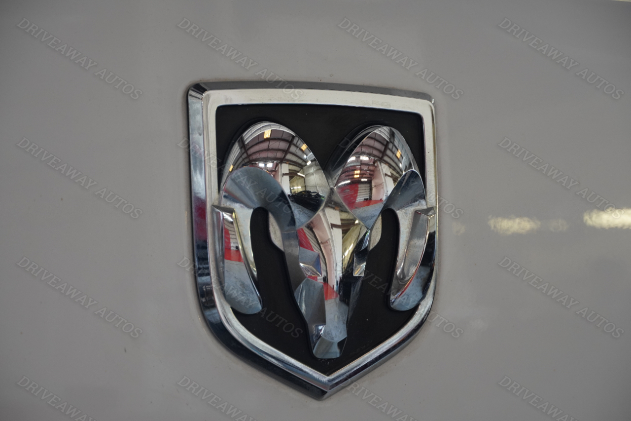 RAM 1500 Classic SLT 4x2 Crew Cab 6'4" Box 2019 RAM 1500 Classic SLT 4x2 Crew Cab 6'4" Box 2019