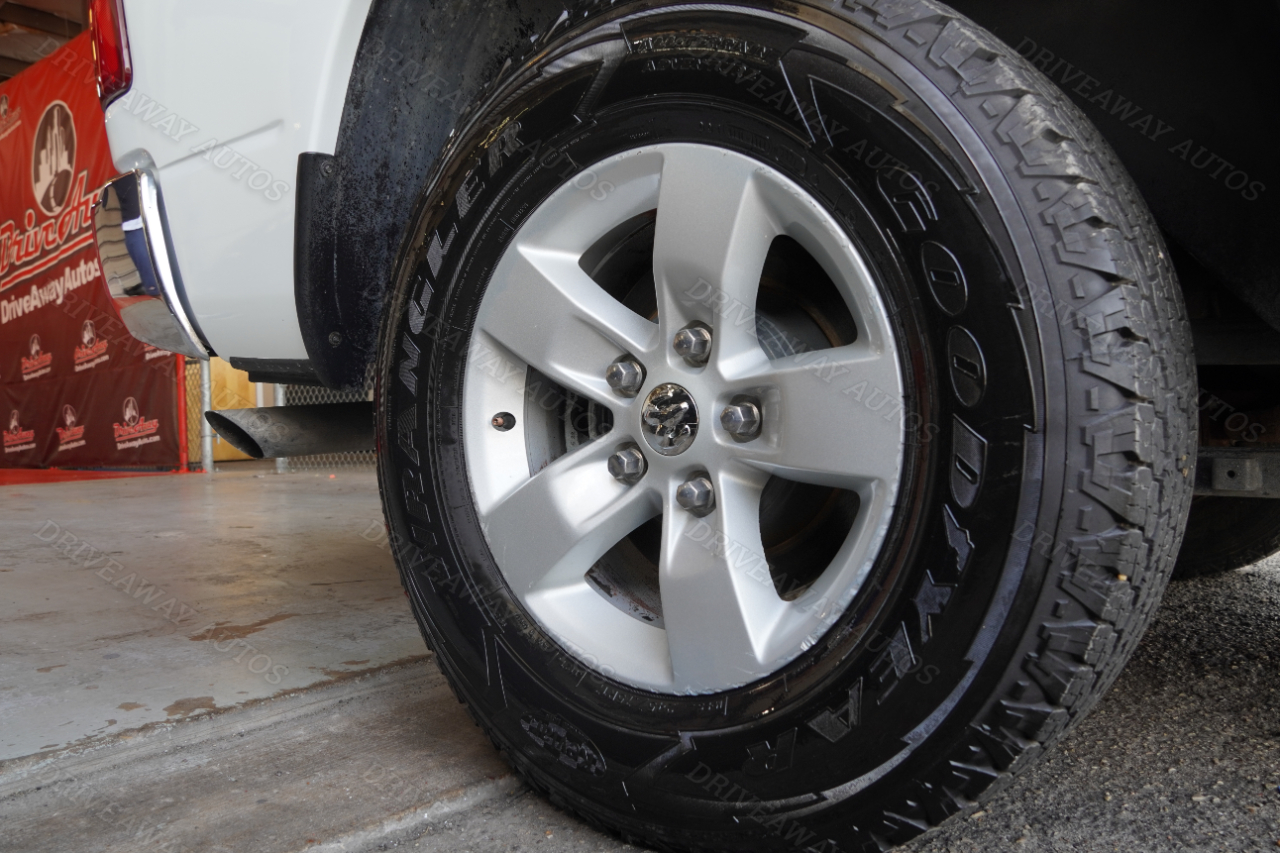 RAM 1500 Classic SLT 4x2 Crew Cab 6'4" Box 2019 RAM 1500 Classic SLT 4x2 Crew Cab 6'4" Box 2019