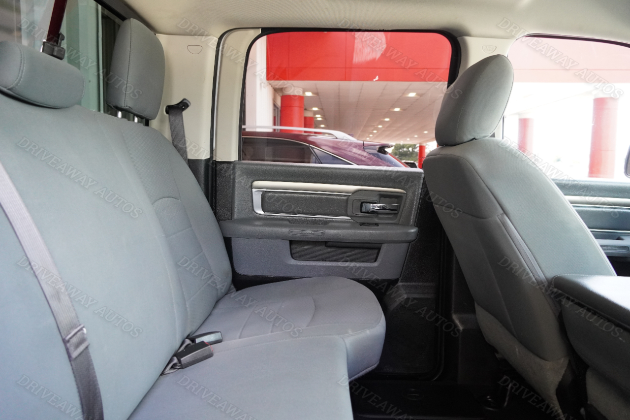 RAM 1500 Classic SLT 4x2 Crew Cab 6'4" Box 2019 RAM 1500 Classic SLT 4x2 Crew Cab 6'4" Box 2019
