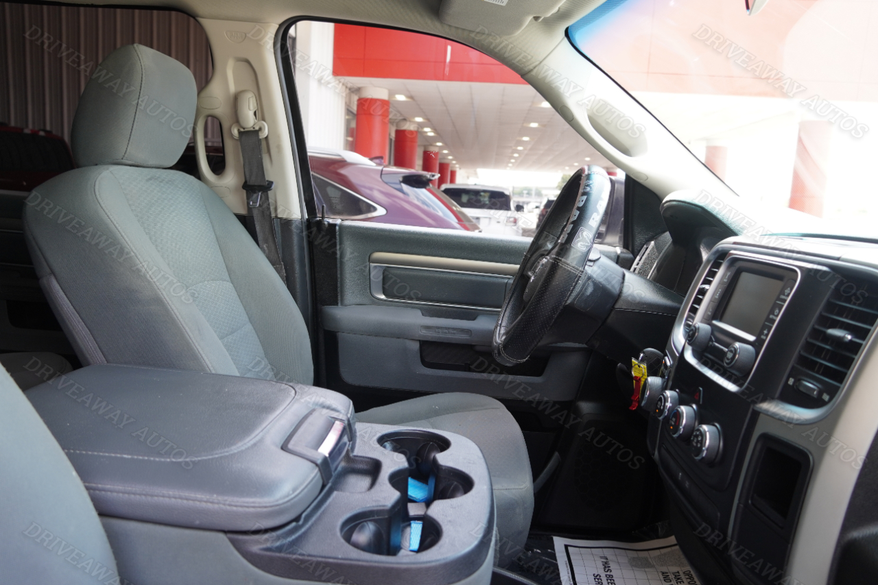 RAM 1500 Classic SLT 4x2 Crew Cab 6'4" Box 2019 RAM 1500 Classic SLT 4x2 Crew Cab 6'4" Box 2019