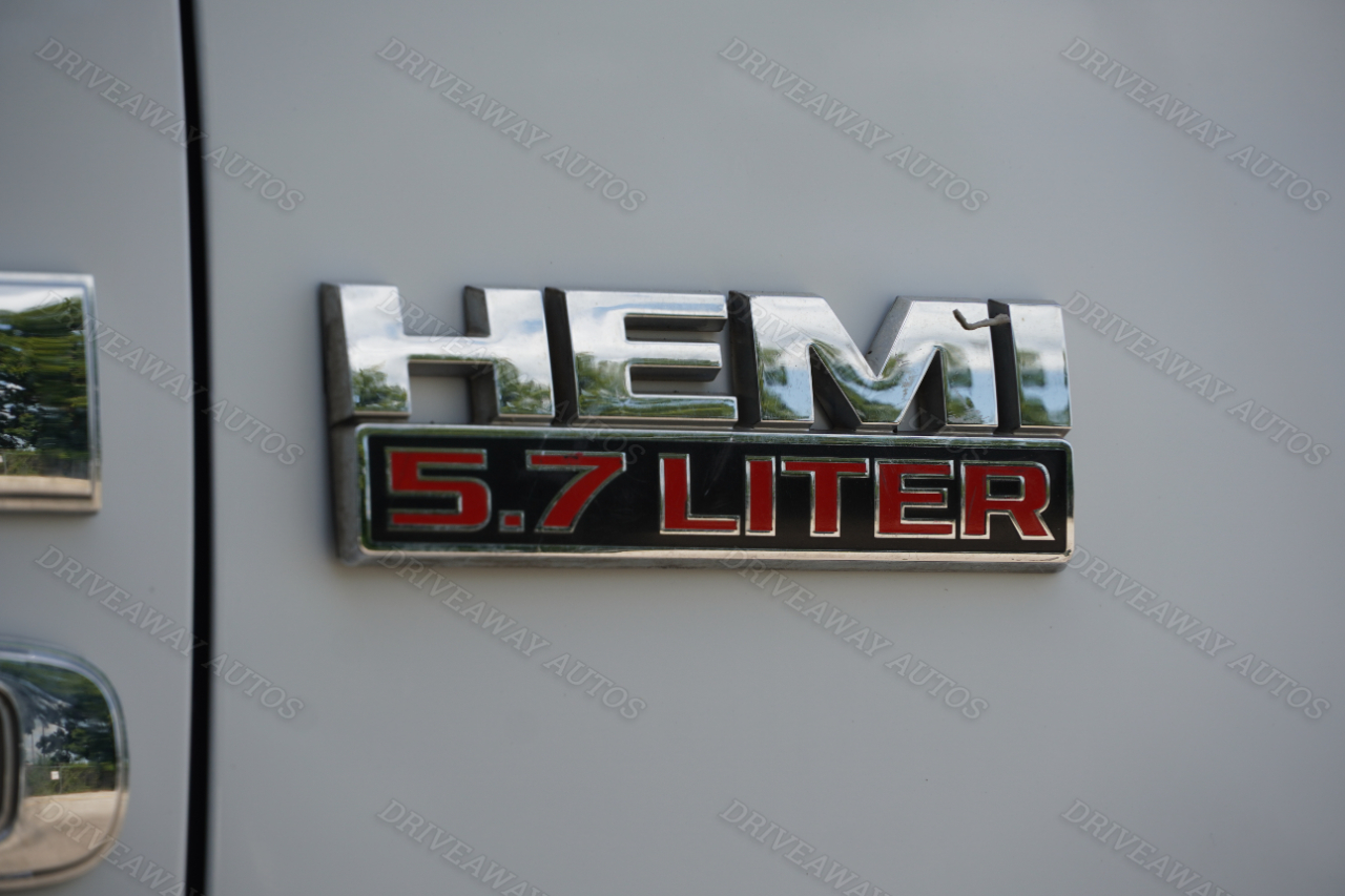 RAM 1500 Classic SLT 4x2 Crew Cab 6'4" Box 2019 RAM 1500 Classic SLT 4x2 Crew Cab 6'4" Box 2019