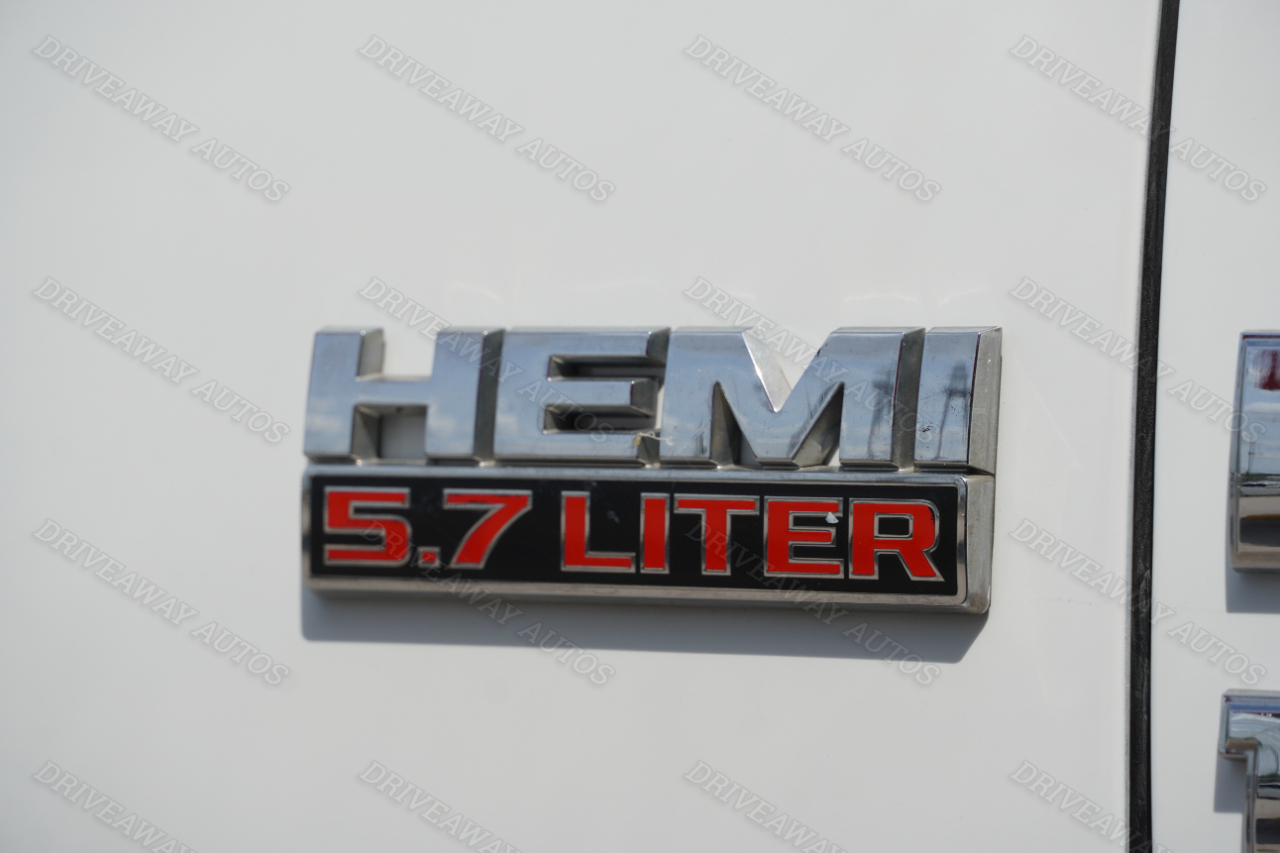 RAM 1500 Classic SLT 4x2 Crew Cab 6'4" Box 2019 RAM 1500 Classic SLT 4x2 Crew Cab 6'4" Box 2019