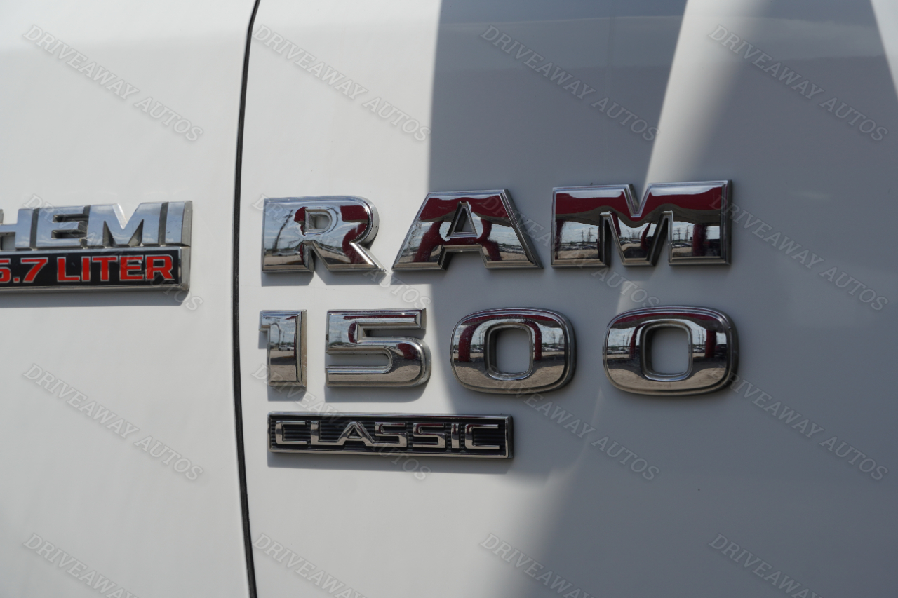 RAM 1500 Classic SLT 4x2 Crew Cab 6'4" Box 2019 RAM 1500 Classic SLT 4x2 Crew Cab 6'4" Box 2019