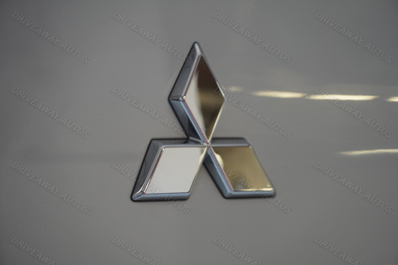 Mitsubishi Outlander SE FWD 2024 Mitsubishi Outlander SE FWD 2024