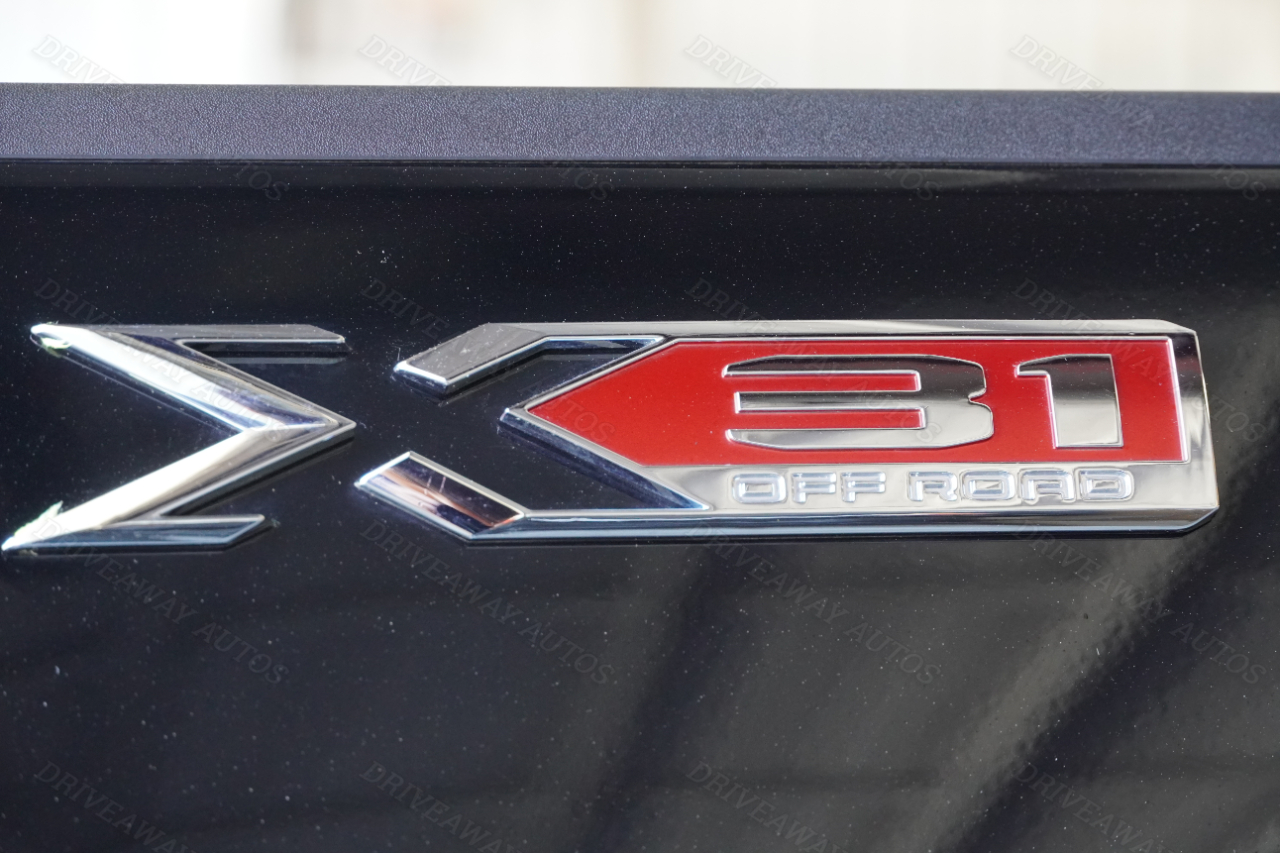 GMC Sierra 2500HD 4WD Crew Cab 159" SLT 2025 GMC Sierra 2500HD 4WD Crew Cab 159" SLT 2025