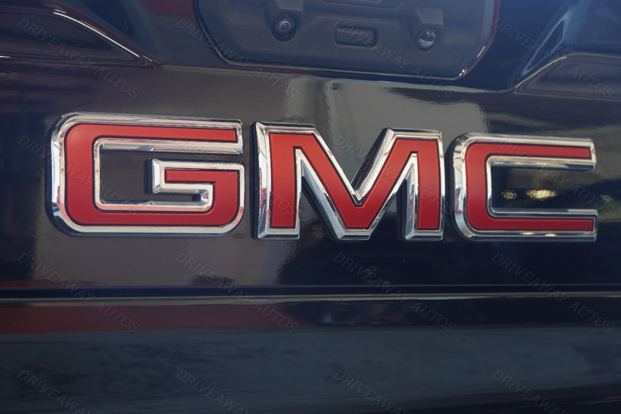 GMC Sierra 2500HD 4WD Crew Cab 159" SLT 2025 GMC Sierra 2500HD 4WD Crew Cab 159" SLT 2025