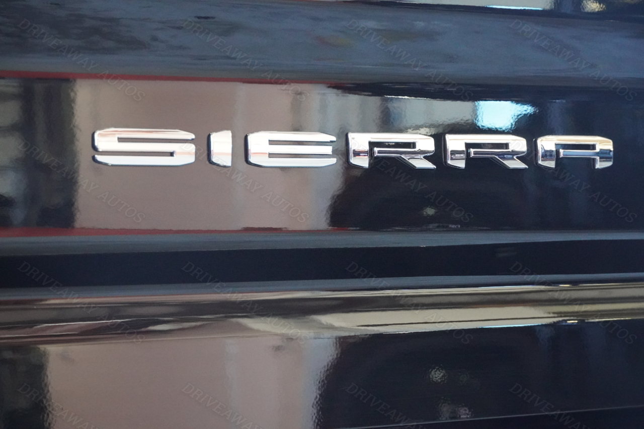 GMC Sierra 2500HD 4WD Crew Cab 159" SLT 2025 GMC Sierra 2500HD 4WD Crew Cab 159" SLT 2025