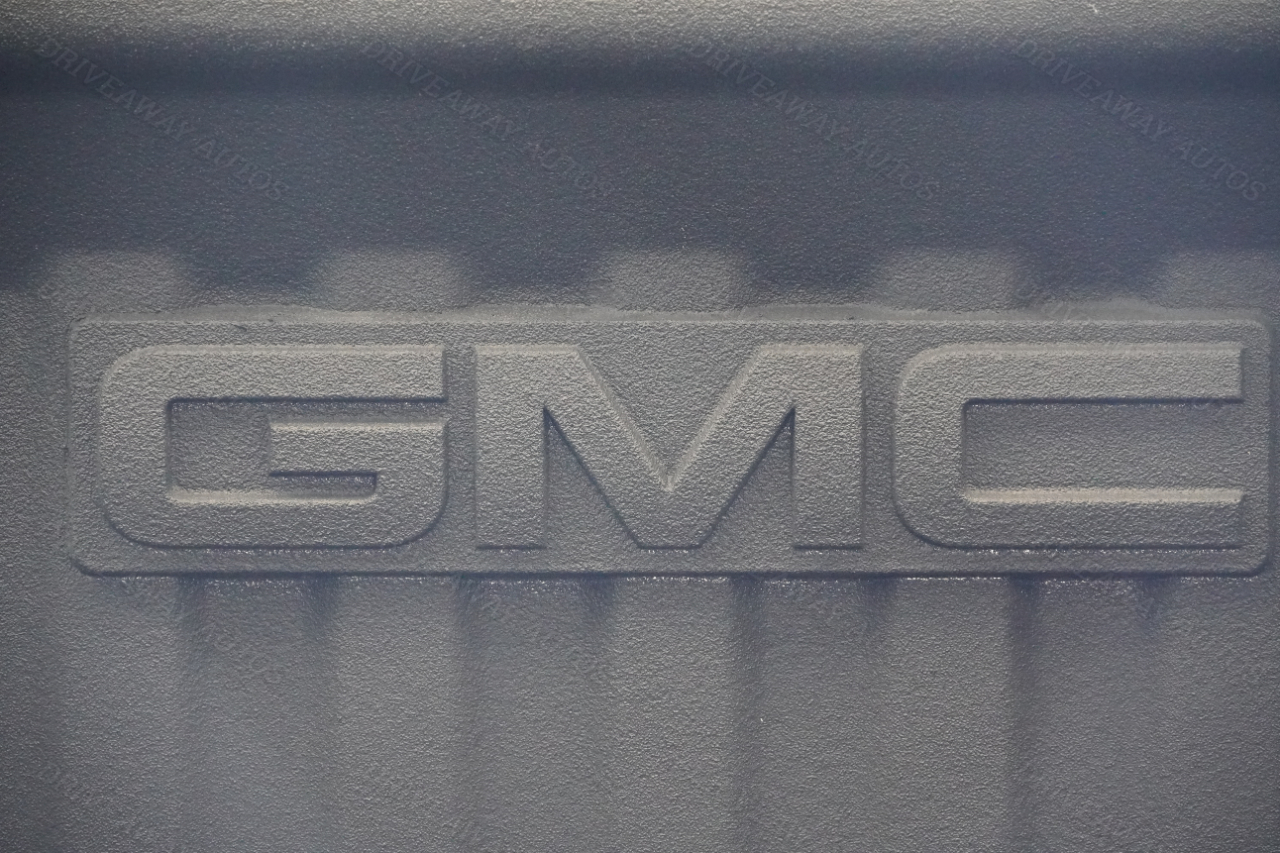 GMC Sierra 2500HD 4WD Crew Cab 159" SLT 2025 GMC Sierra 2500HD 4WD Crew Cab 159" SLT 2025