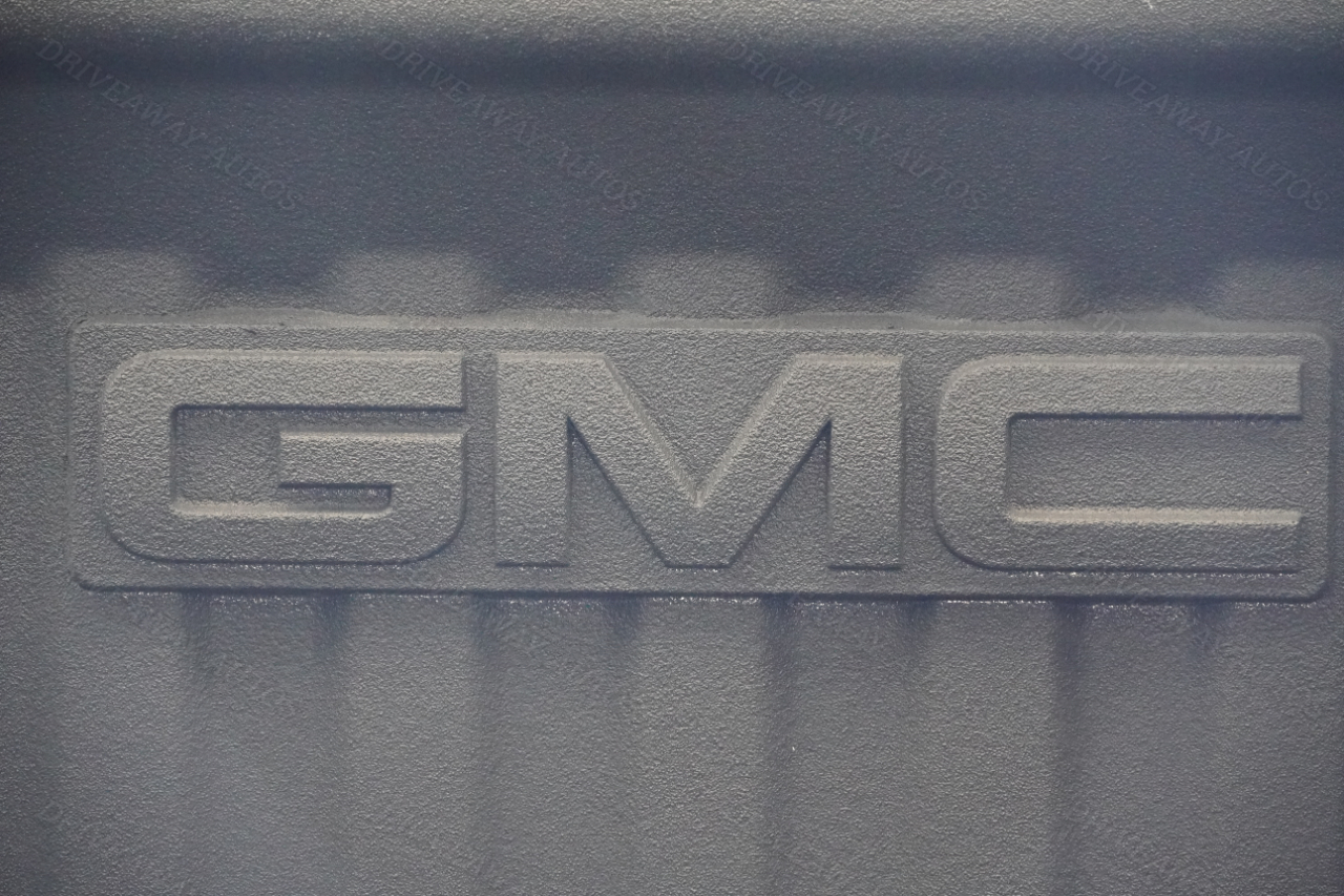 GMC Sierra 2500HD 4WD Crew Cab 159" SLT 2025 GMC Sierra 2500HD 4WD Crew Cab 159" SLT 2025