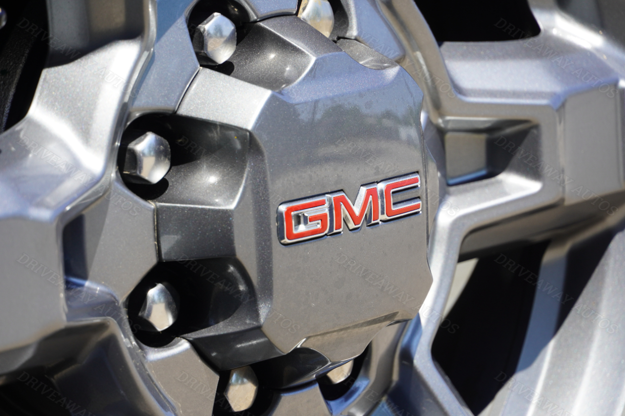 GMC Sierra 2500HD 4WD Crew Cab 159" SLT 2025 GMC Sierra 2500HD 4WD Crew Cab 159" SLT 2025