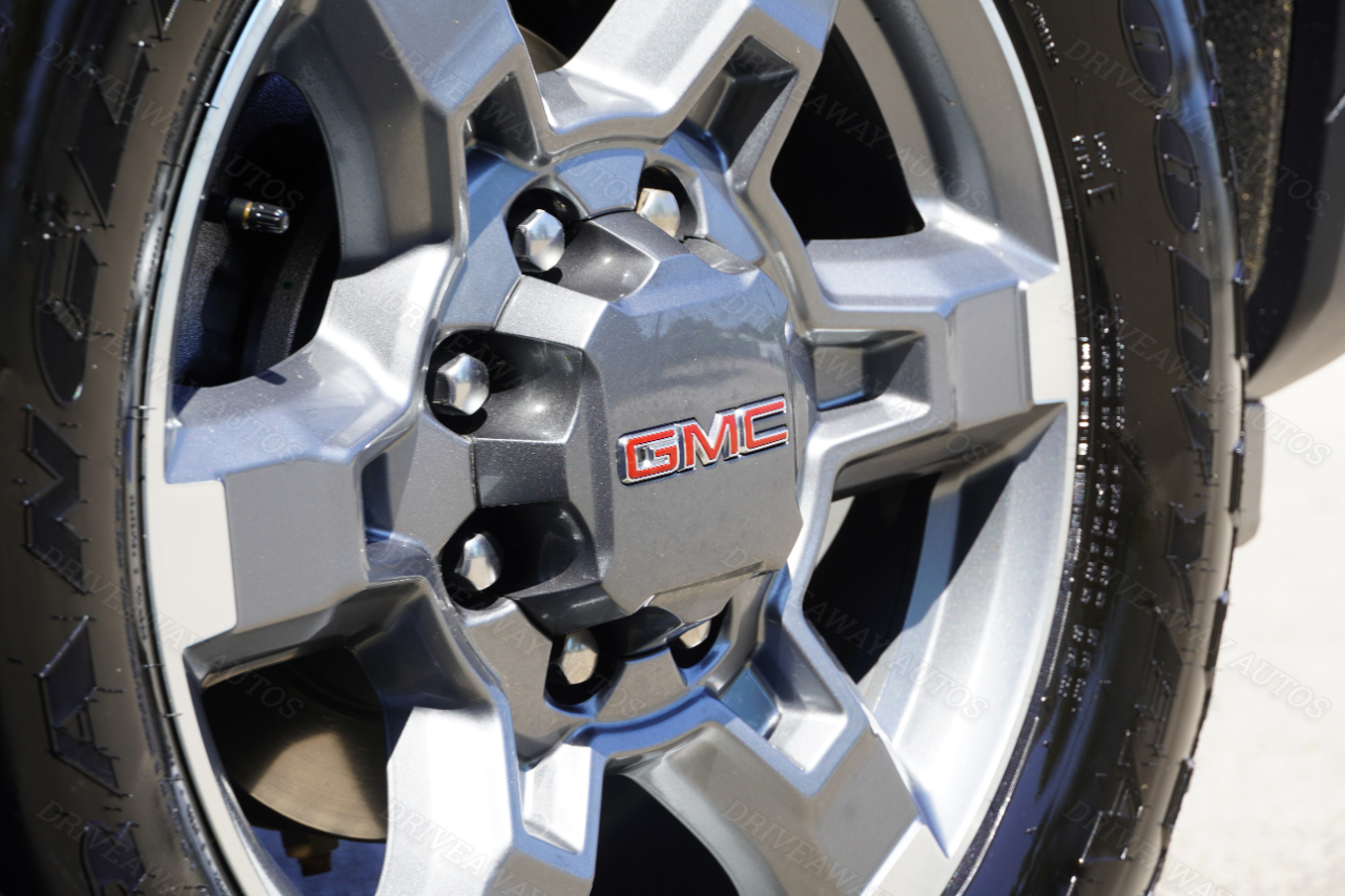 GMC Sierra 2500HD 4WD Crew Cab 159" SLT 2025 GMC Sierra 2500HD 4WD Crew Cab 159" SLT 2025