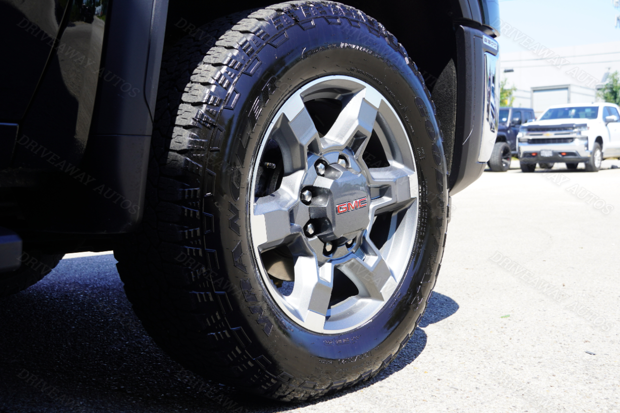 GMC Sierra 2500HD 4WD Crew Cab 159" SLT 2025 GMC Sierra 2500HD 4WD Crew Cab 159" SLT 2025