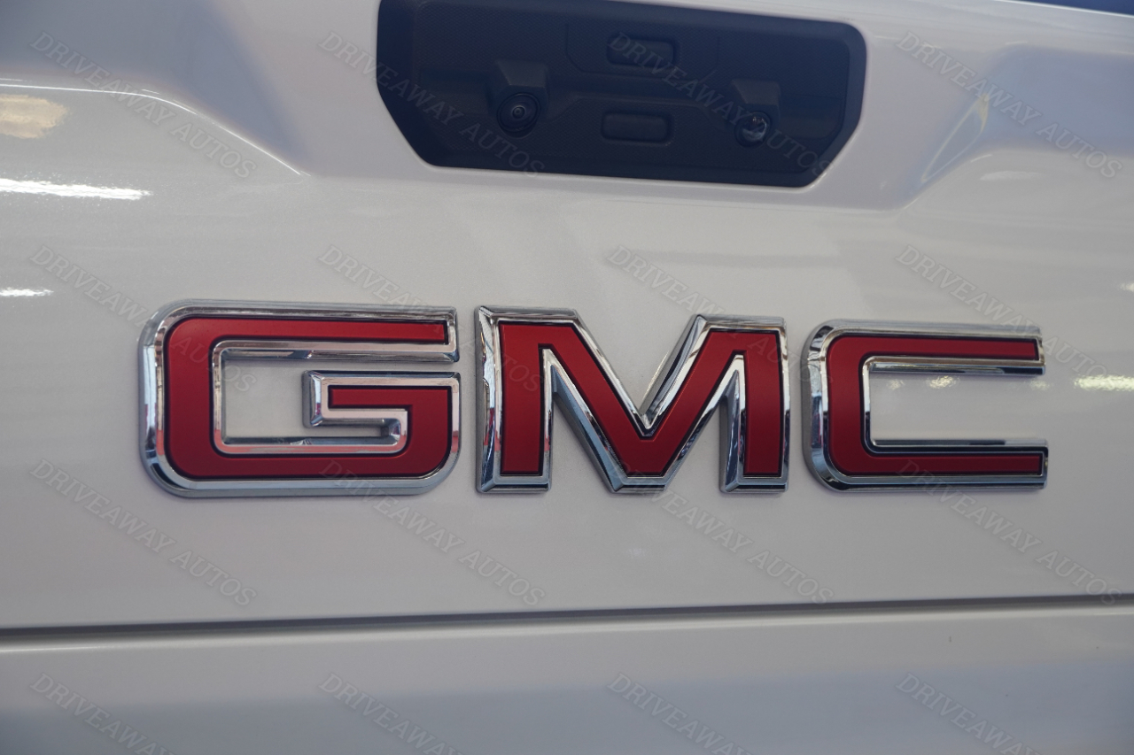 GMC Sierra 1500 4WD Crew Cab 147" Denali 2024 GMC Sierra 1500 4WD Crew Cab 147" Denali 2024