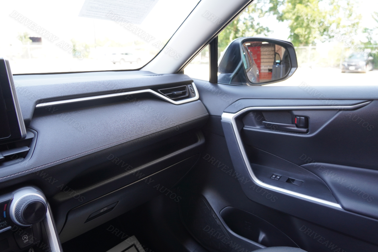 Toyota RAV4 LE FWD (Natl) 2024 Toyota RAV4 LE FWD (Natl) 2024