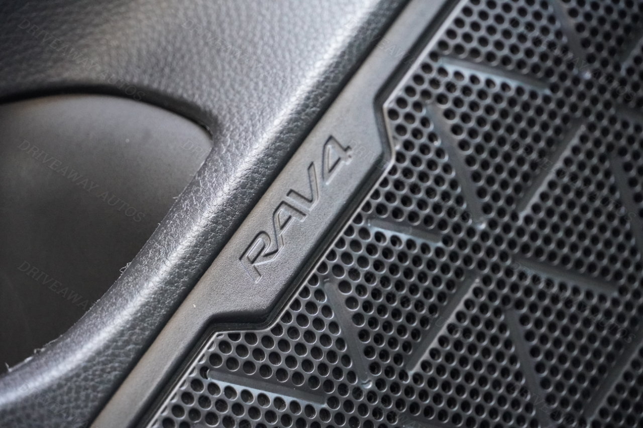 Toyota RAV4 LE FWD (Natl) 2024 Toyota RAV4 LE FWD (Natl) 2024