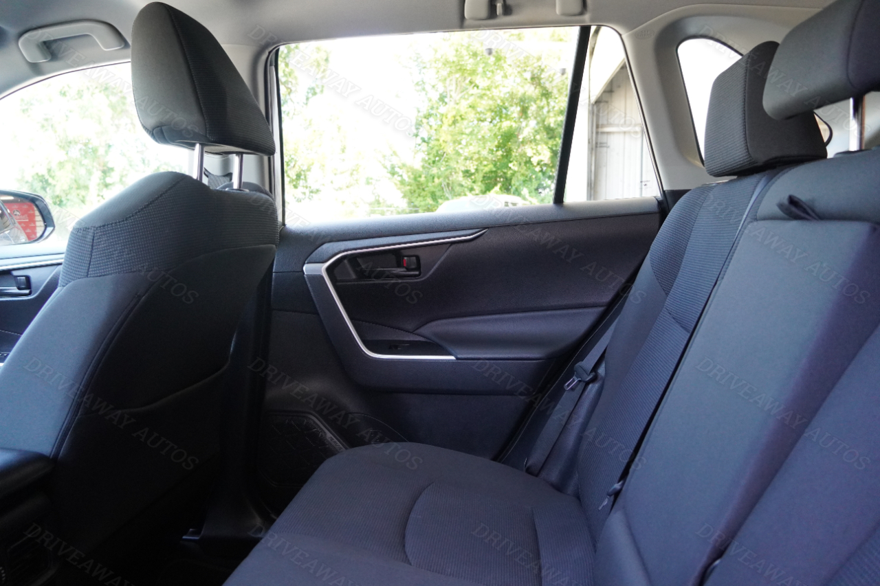 Toyota RAV4 LE FWD (Natl) 2024 Toyota RAV4 LE FWD (Natl) 2024