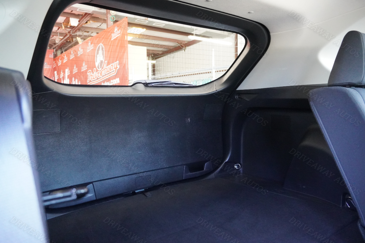 Toyota RAV4 LE FWD (Natl) 2024 Toyota RAV4 LE FWD (Natl) 2024