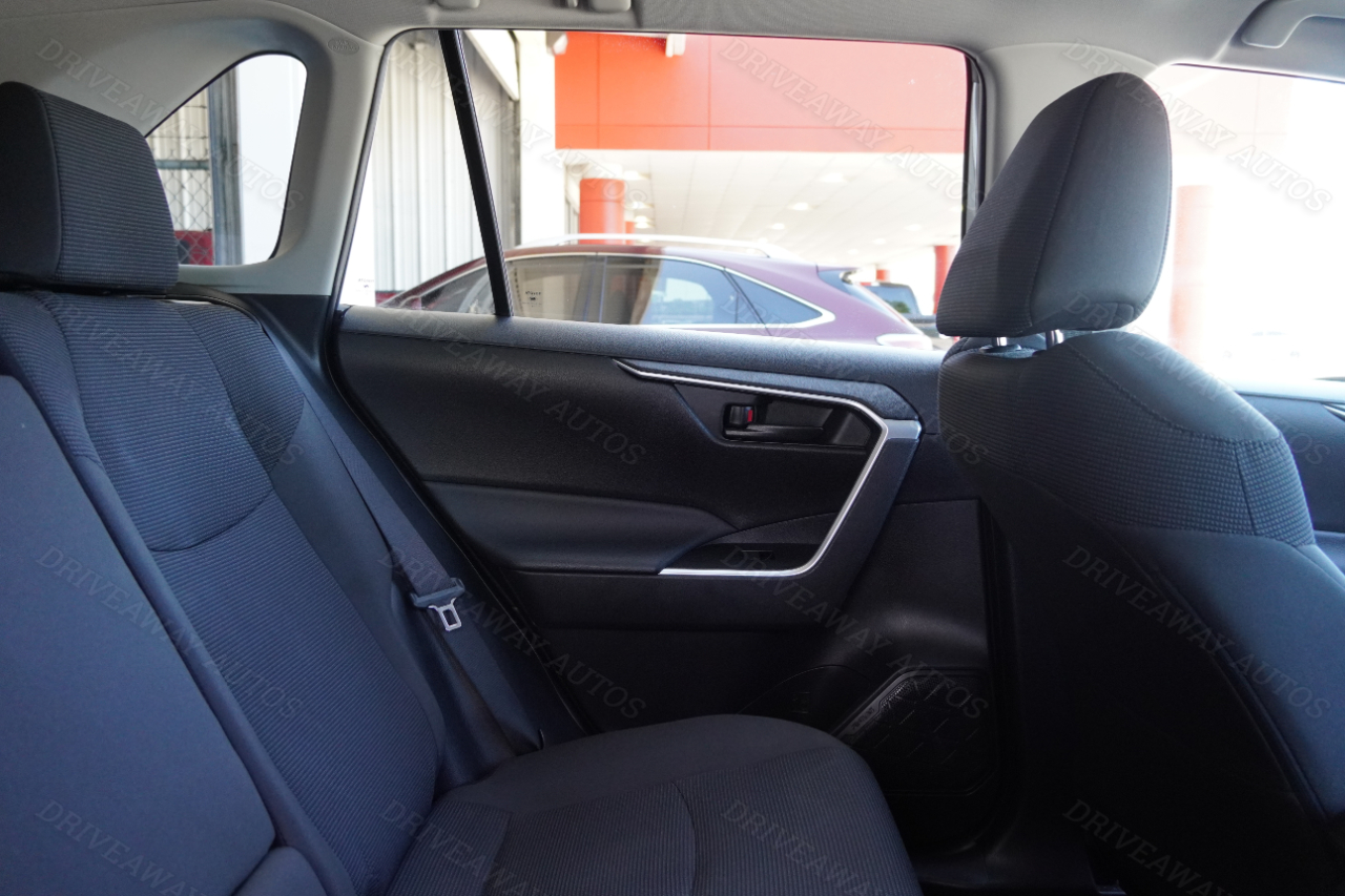 Toyota RAV4 LE FWD (Natl) 2024 Toyota RAV4 LE FWD (Natl) 2024