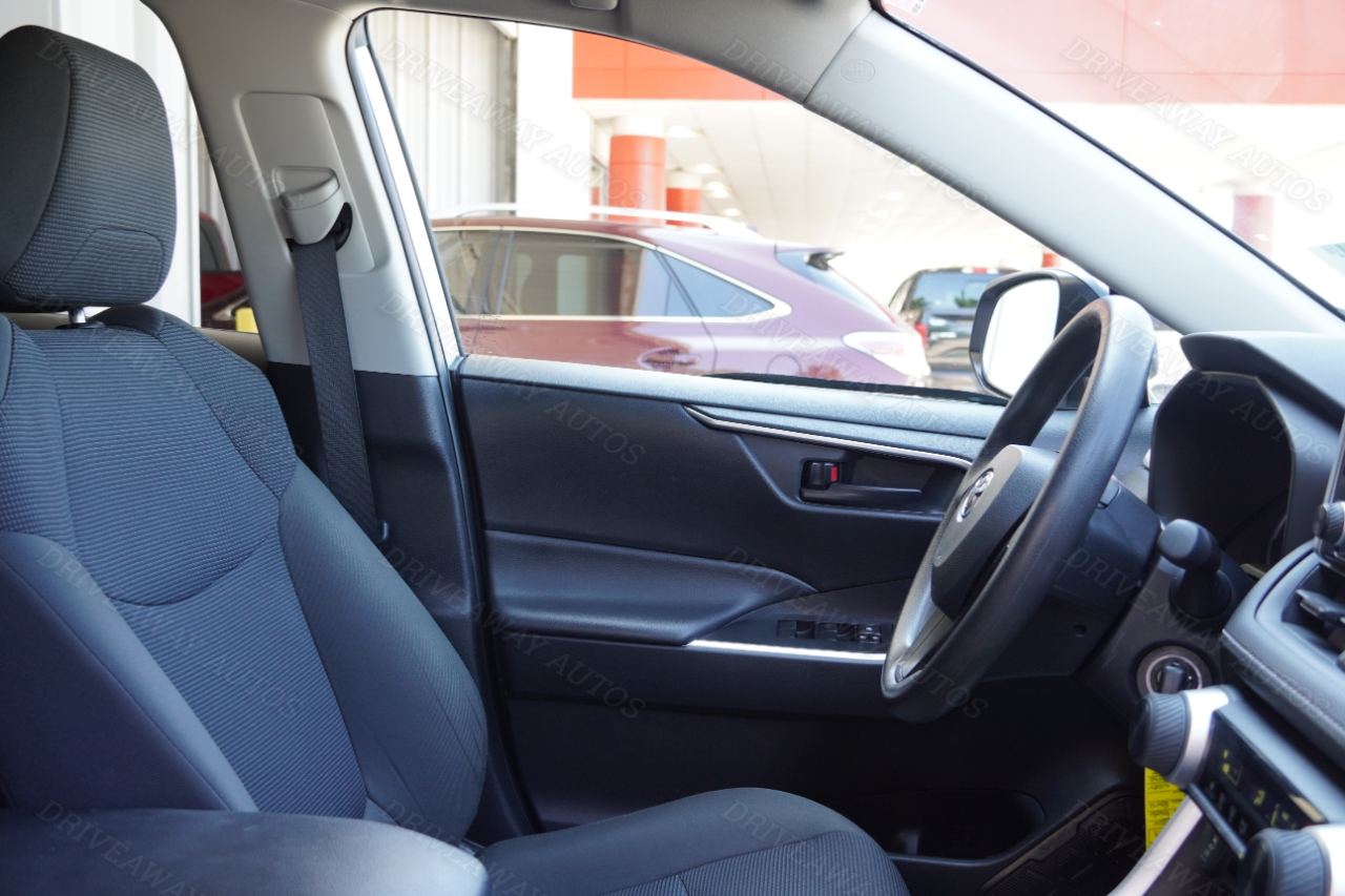 Toyota RAV4 LE FWD (Natl) 2024 Toyota RAV4 LE FWD (Natl) 2024