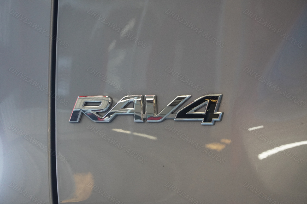 Toyota RAV4 LE FWD (Natl) 2024 Toyota RAV4 LE FWD (Natl) 2024