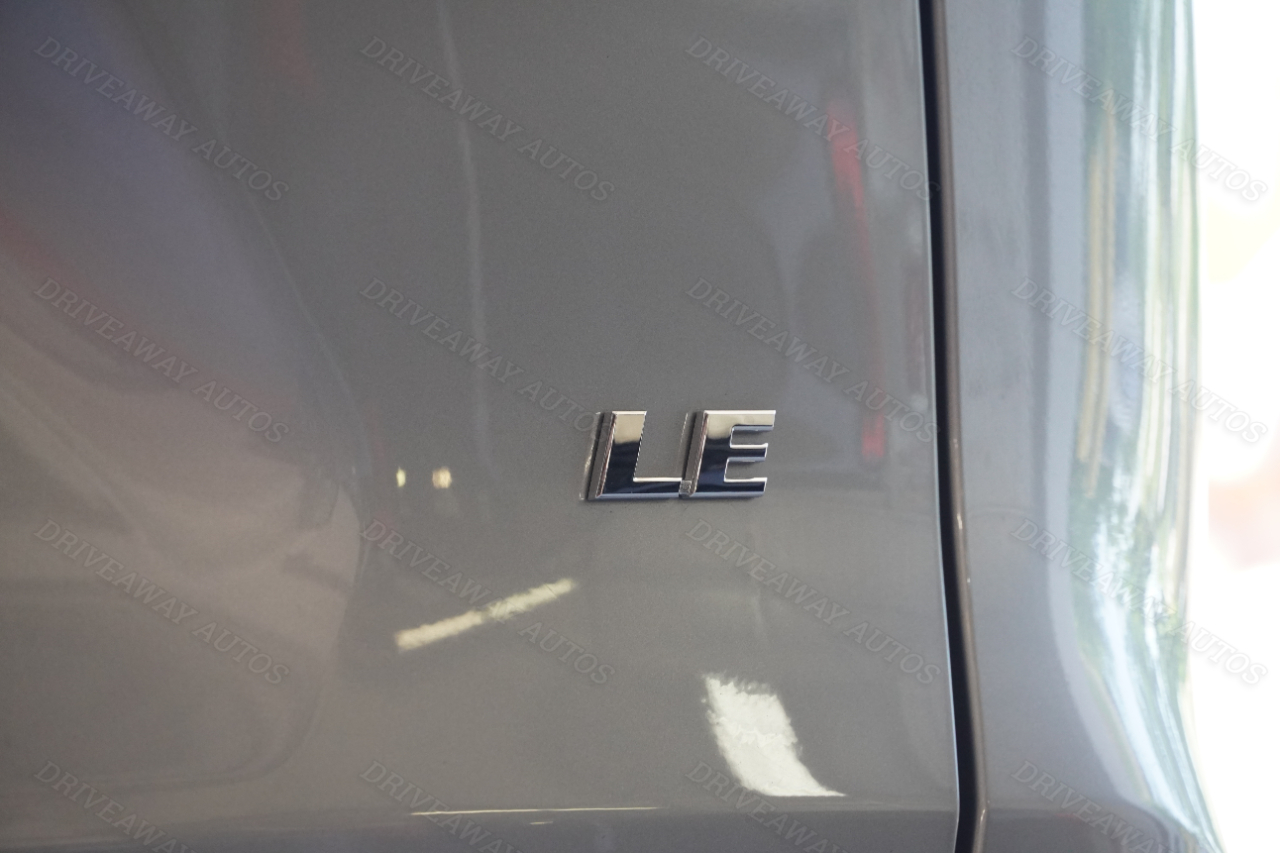 Toyota RAV4 LE FWD (Natl) 2024 Toyota RAV4 LE FWD (Natl) 2024