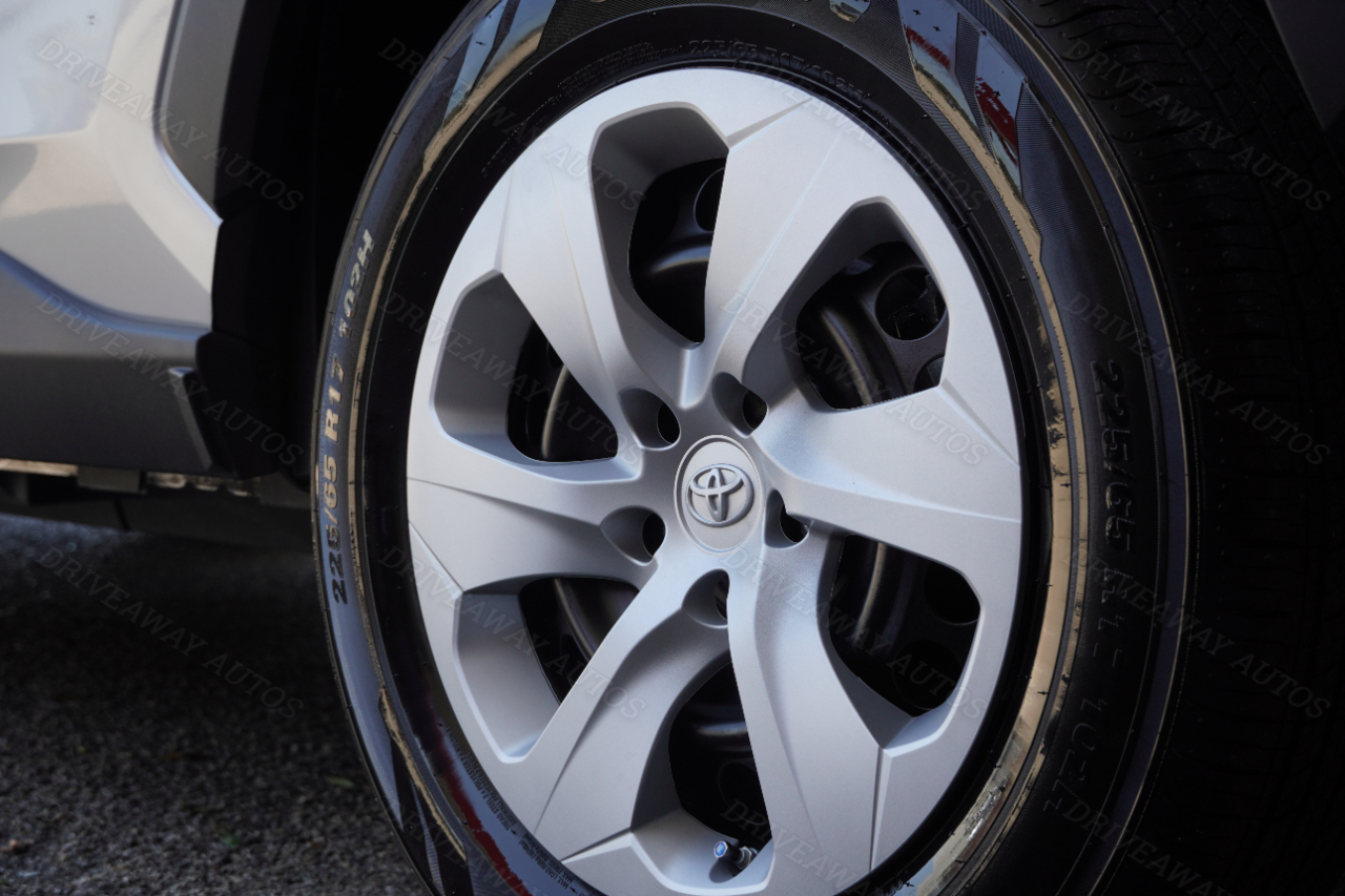 Toyota RAV4 LE FWD (Natl) 2024 Toyota RAV4 LE FWD (Natl) 2024