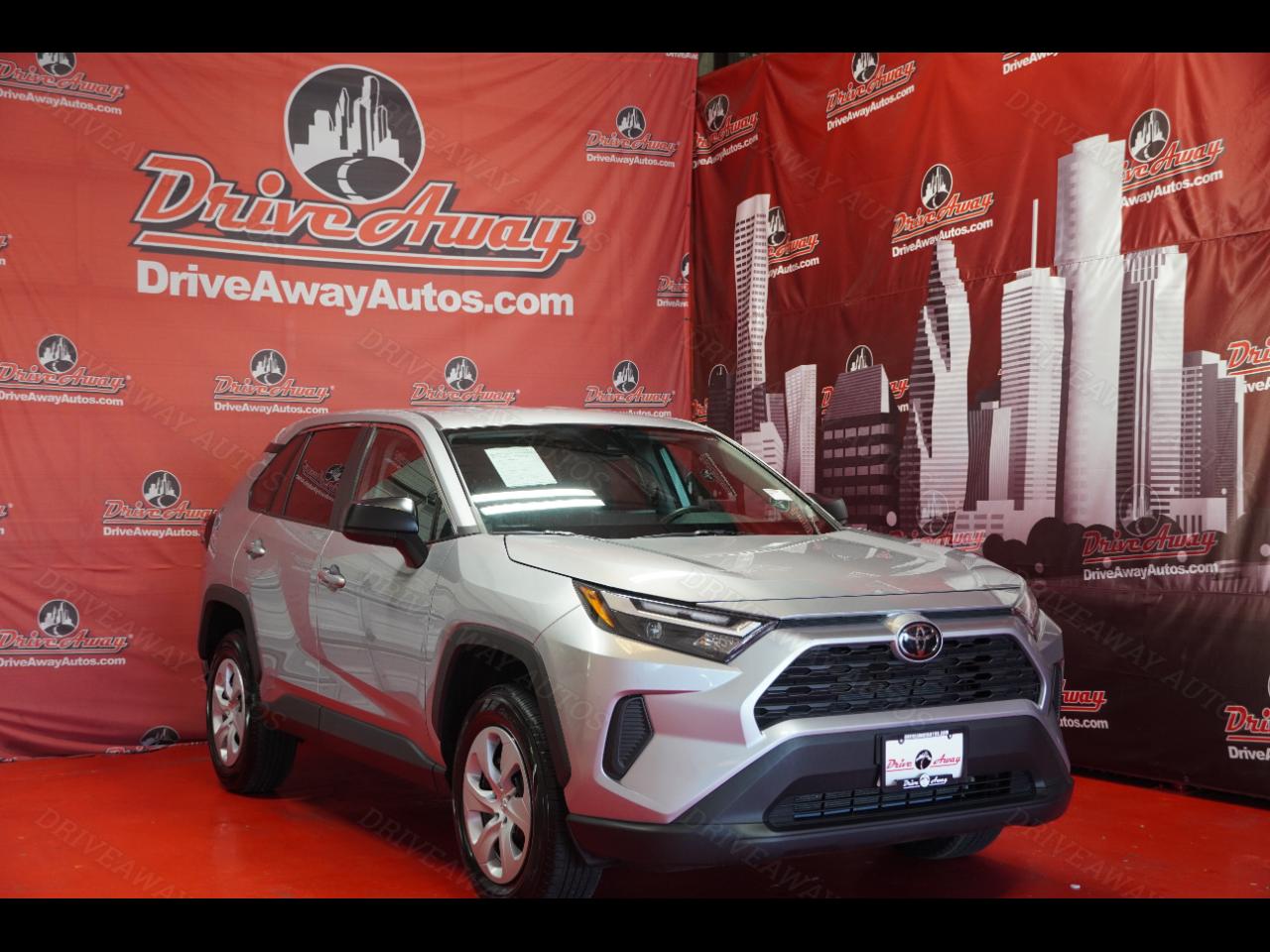 Toyota RAV4 LE FWD (Natl) 2024