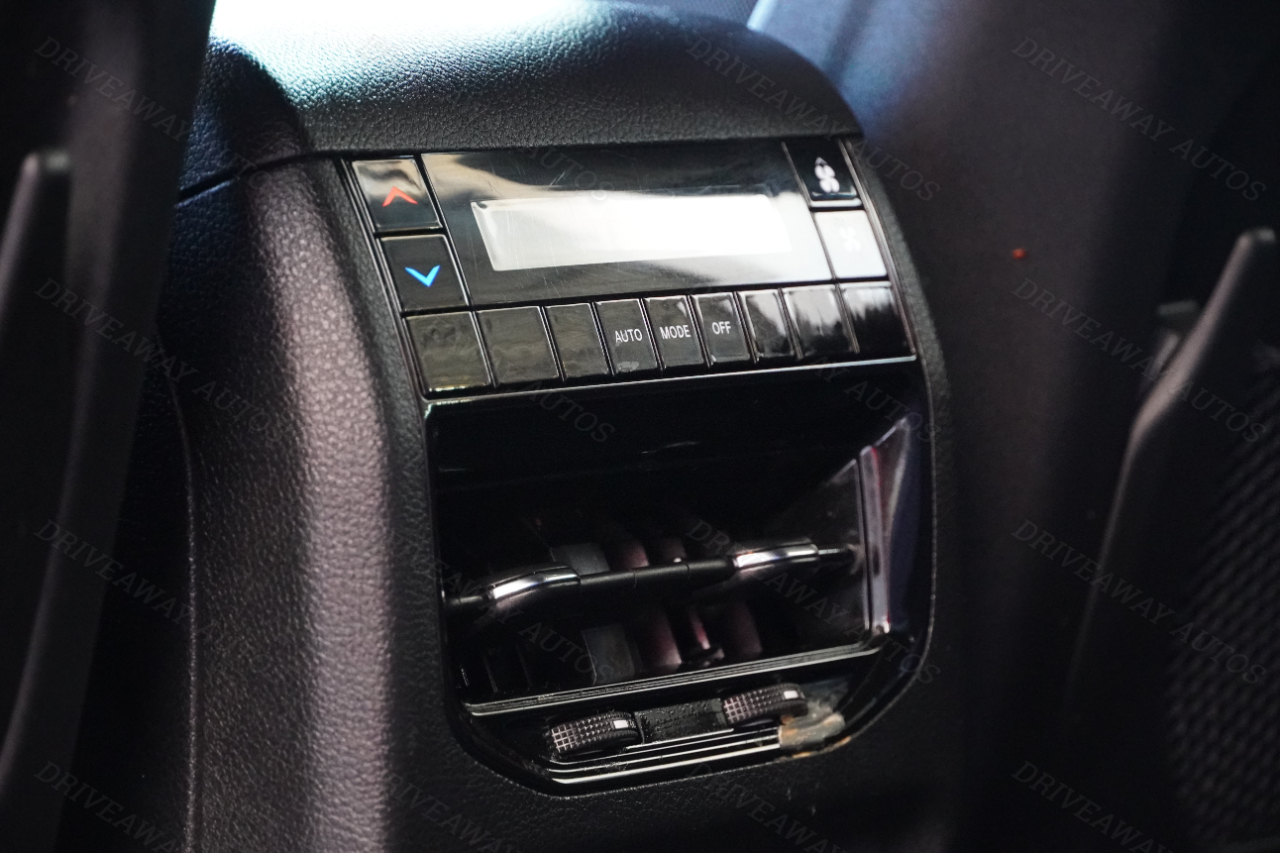 Jeep Grand Cherokee L Altitude 4x4 2023 Jeep Grand Cherokee L Altitude 4x4 2023