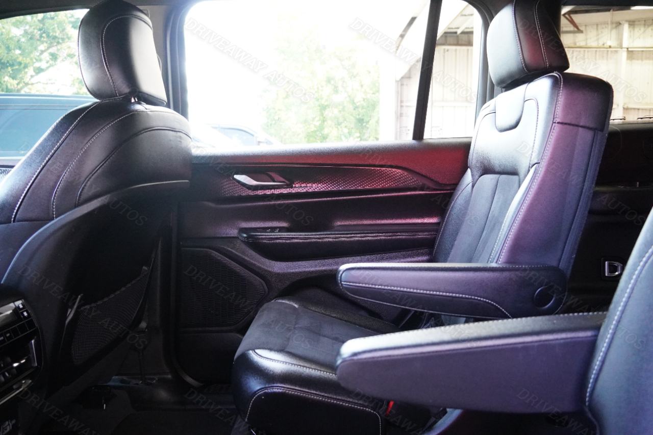 Jeep Grand Cherokee L Altitude 4x4 2023 Jeep Grand Cherokee L Altitude 4x4 2023