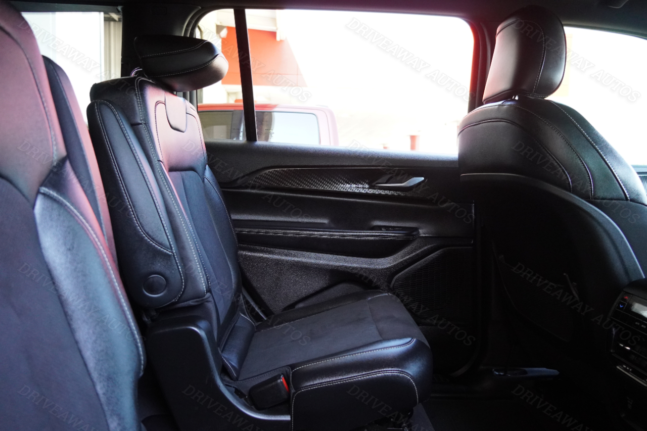 Jeep Grand Cherokee L Altitude 4x4 2023 Jeep Grand Cherokee L Altitude 4x4 2023