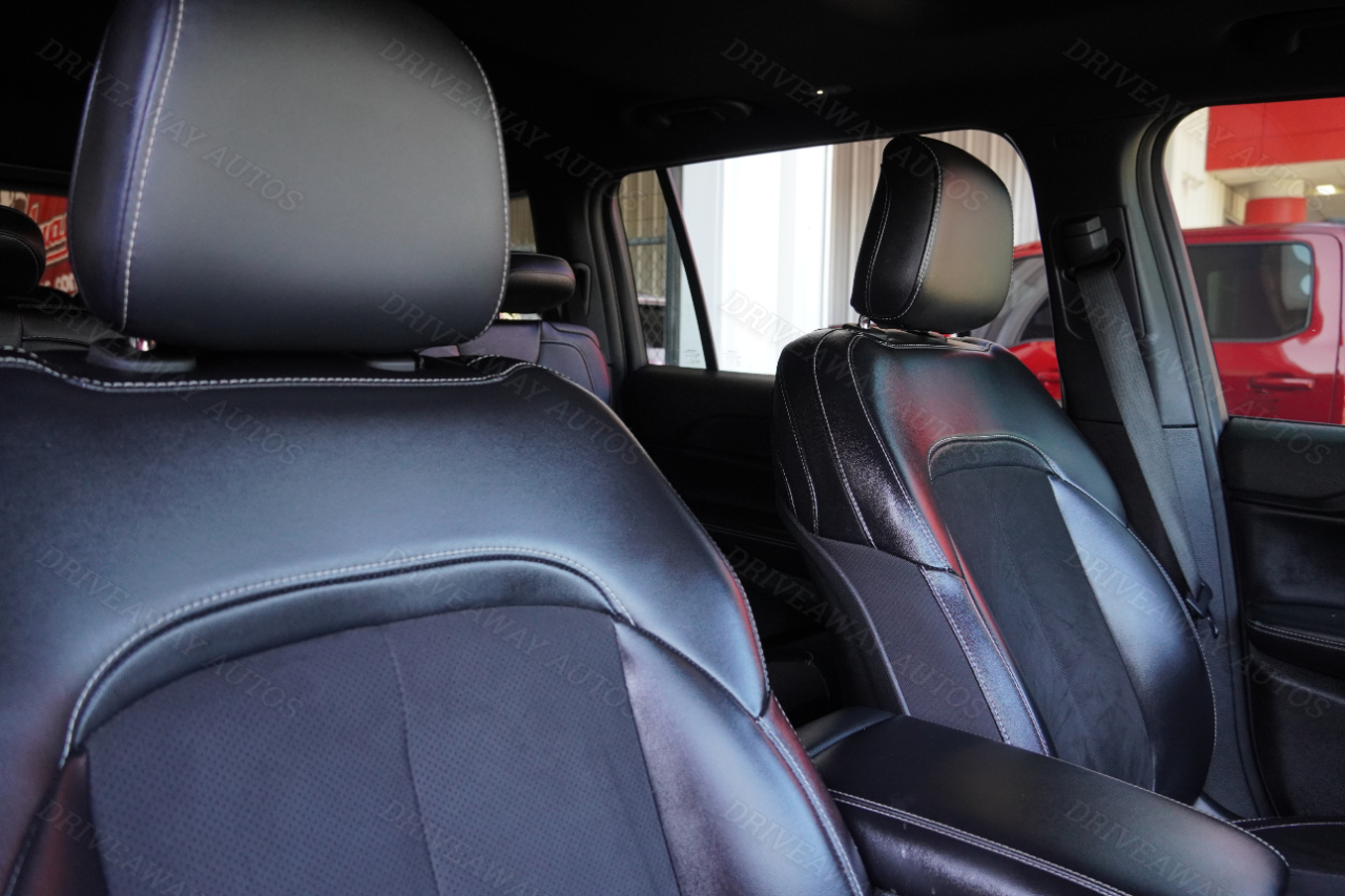 Jeep Grand Cherokee L Altitude 4x4 2023 Jeep Grand Cherokee L Altitude 4x4 2023